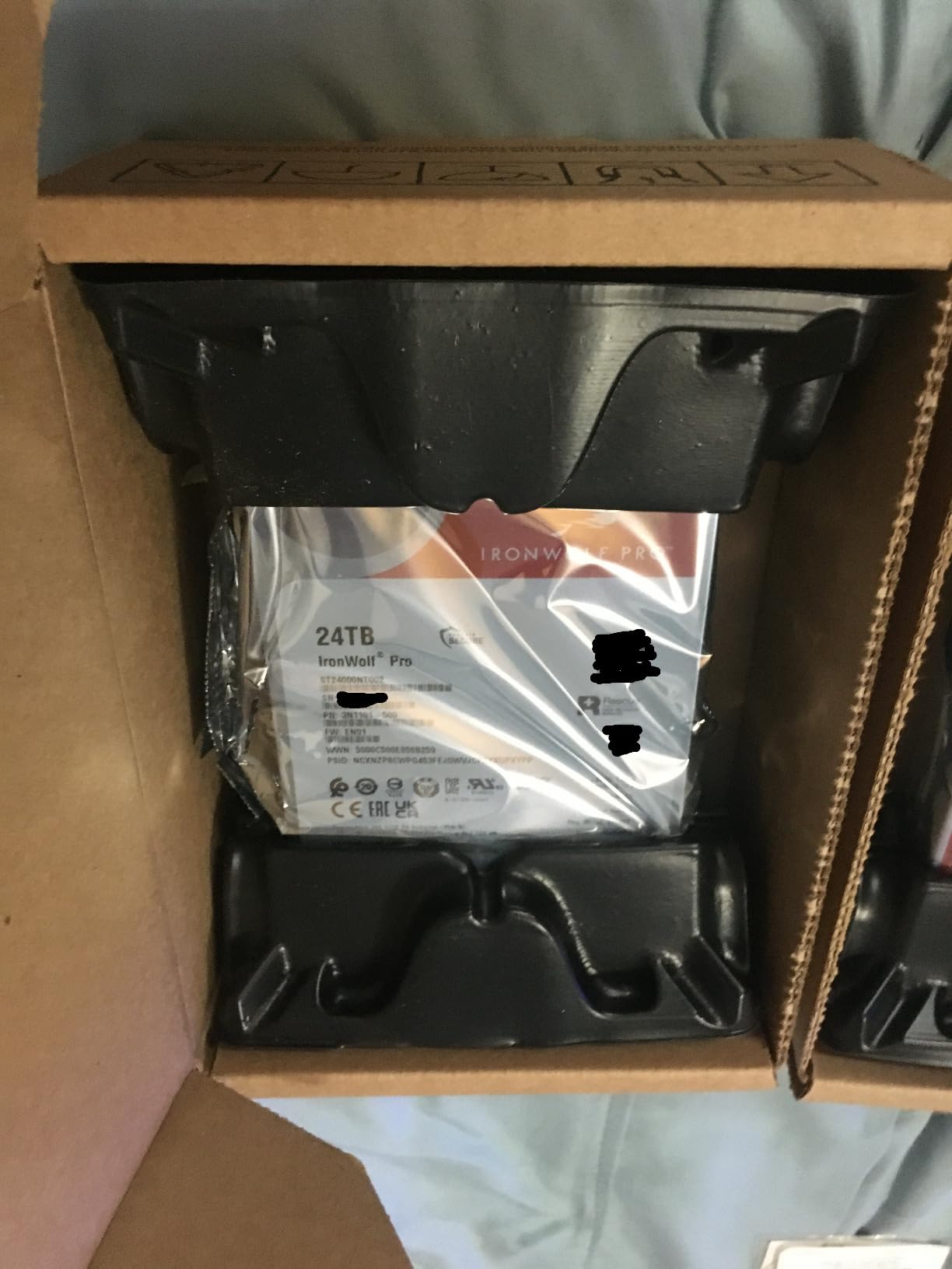 Seagate IronWolf Pro, 16 TB, Enterprise NAS Internal HDD –CMR 3.5 Inch, SATA 6 Gb/s, 7,200 RPM, 256 MB Cache for RAID Network Attached Storage (ST16000NT001) customer photo 2