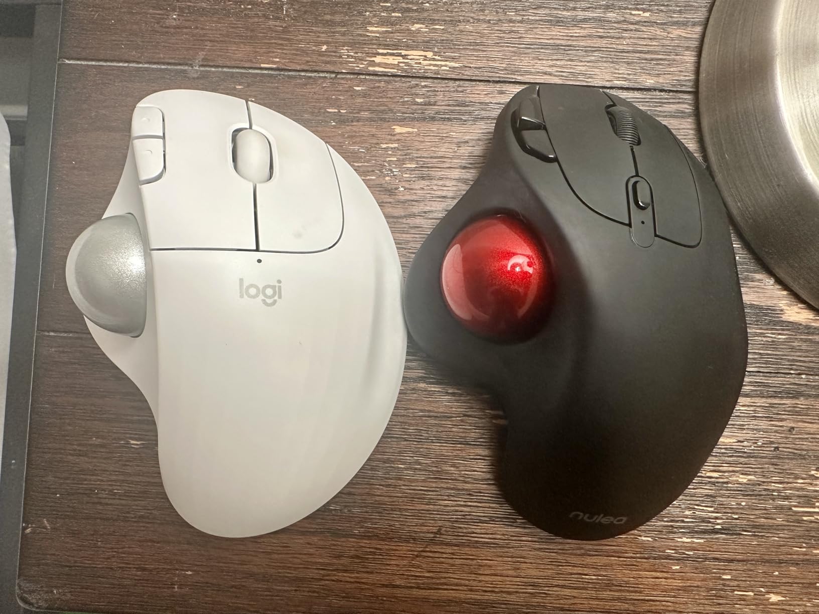 Logitech Ergo M575S Wireless Bluetooth Trackball Mouse - Graphite Blue Ball | Easy thumb control, precise and smooth tracking, Bluetooth and includes Logi Bolt USB receiver, PC Mac compatible customer photo 1