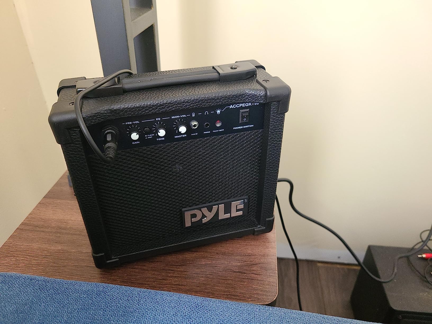 Pyle Heavy Metal EG Fire Electric Guitar Axe w/ Amplifier Kit, Full Size Instrument w/ Practice Amp & Accessories, Metal Axe, Black customer photo 1