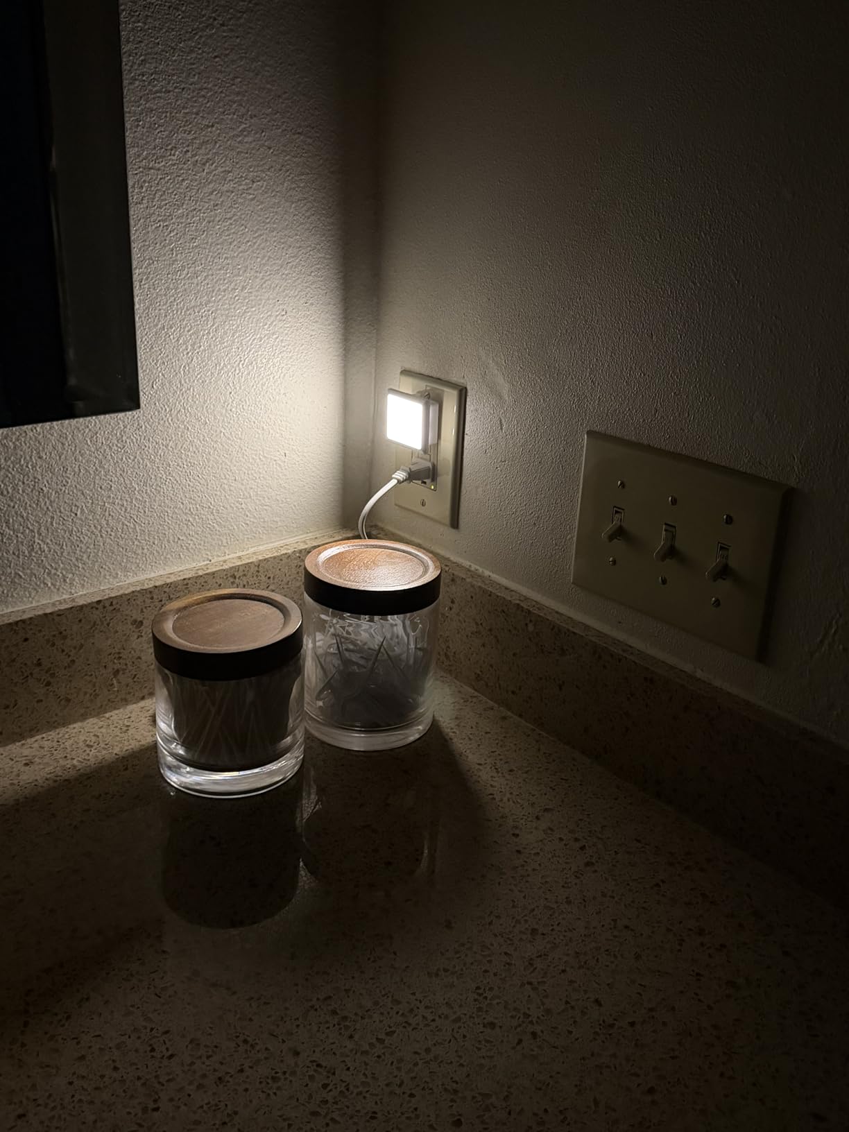 L LOHAS LED Night Lights Plug into Wall 2-Pack, 0.3W Plug in Night Light customer photo 1