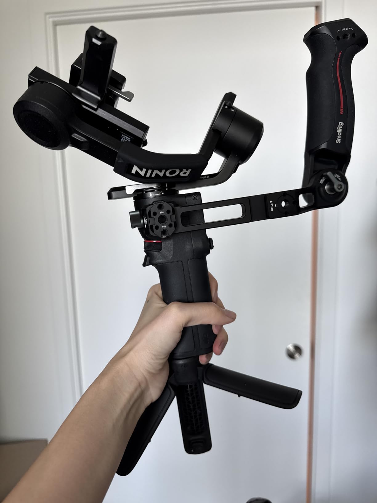 DJI RS 3 Mini, Camera Gimbal Stabilizer, Canon/Sony/Nikon/Fujifilm | 2 kg (4.4 lbs) Tested Payload, Native Vertical Shooting, Bluetooth Shutter Control, 3rd-Gen RS Stabilization, 795g customer photo 1