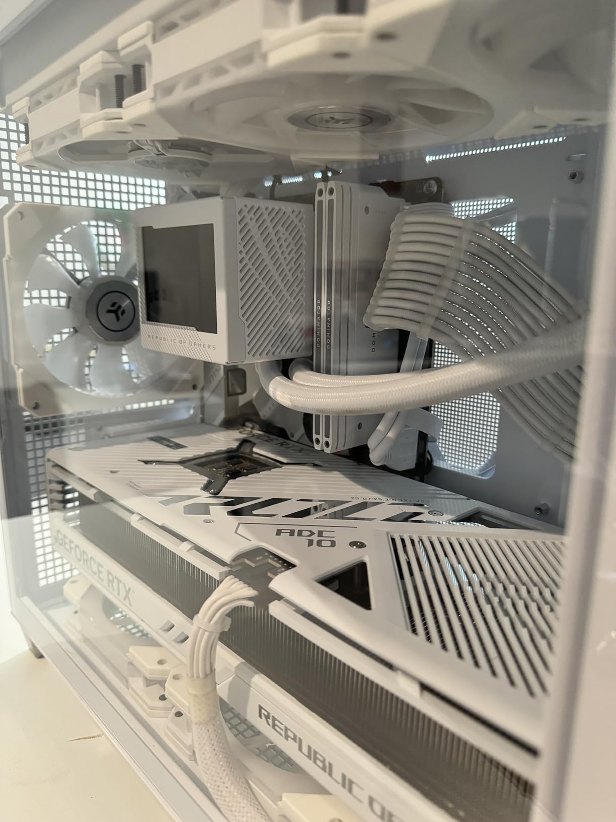 ASUS ROG Strix GeForce RTX 4090 White OC Edition Gaming Graphics Card (PCIe 4.0, 24GB GDDR6X, HDMI 2.1a, DisplayPort 1.4a), 3 Year Warranty customer photo 1