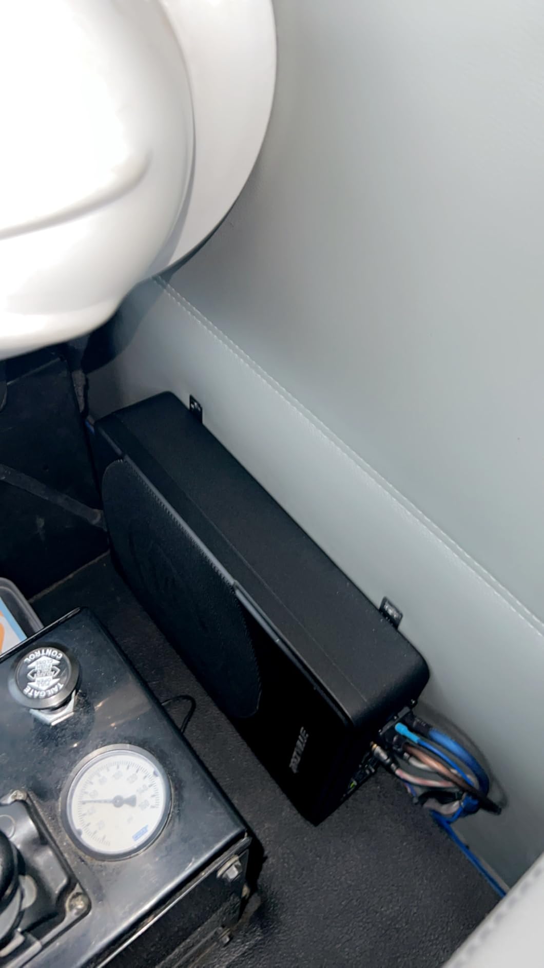 Rockville SS10P 800W Slim Under-Seat Active Car/Truck Subwoofer, Built-in Amp, Wired Remote Bass Knob, Cast Aluminum, for Car Audio Upgrades | 800W Peak, 200W RMS, Active Sub, High & Low Level Inputs, Auto Turn-On, Bass Knob, Cast Aluminum Enclosure customer photo 2