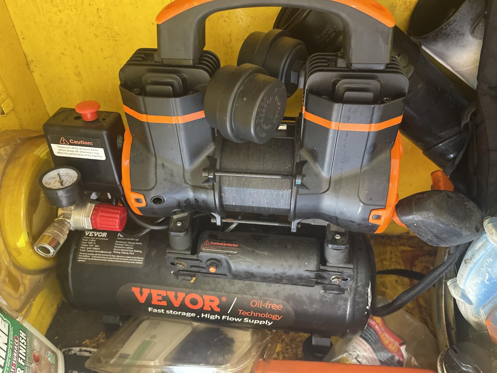 VEVOR 2.1 Gallon Air Compressor, 1.2HP 2.2 CFM@90PSI Air Compressors with Max. 116PSI Pressure, Oil Free Compressor Tank for Auto Repair, Tire Inflation, Spray Painting, Woodwork Nailing customer photo 1