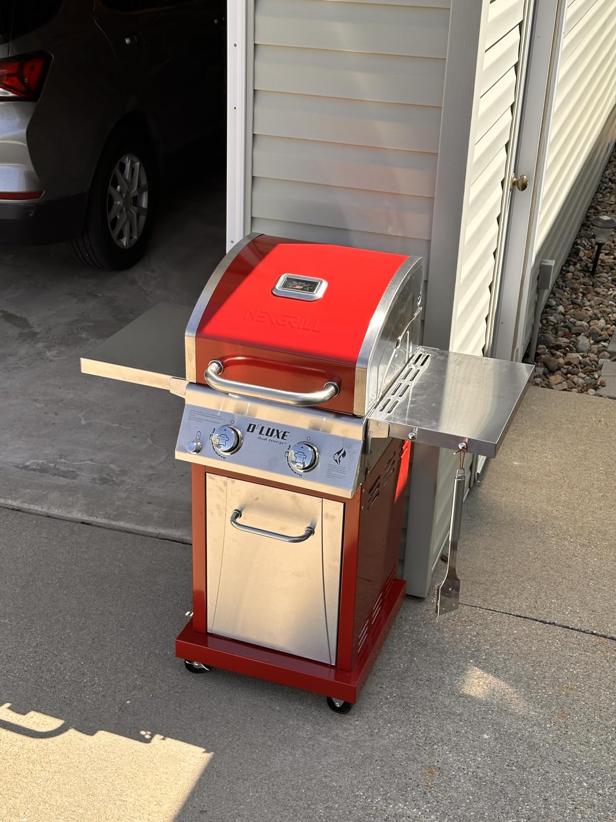 Nexgrill Deluxe 2 Burner Gas Grill, Compact with Foldable Shelves in Red customer photo 2