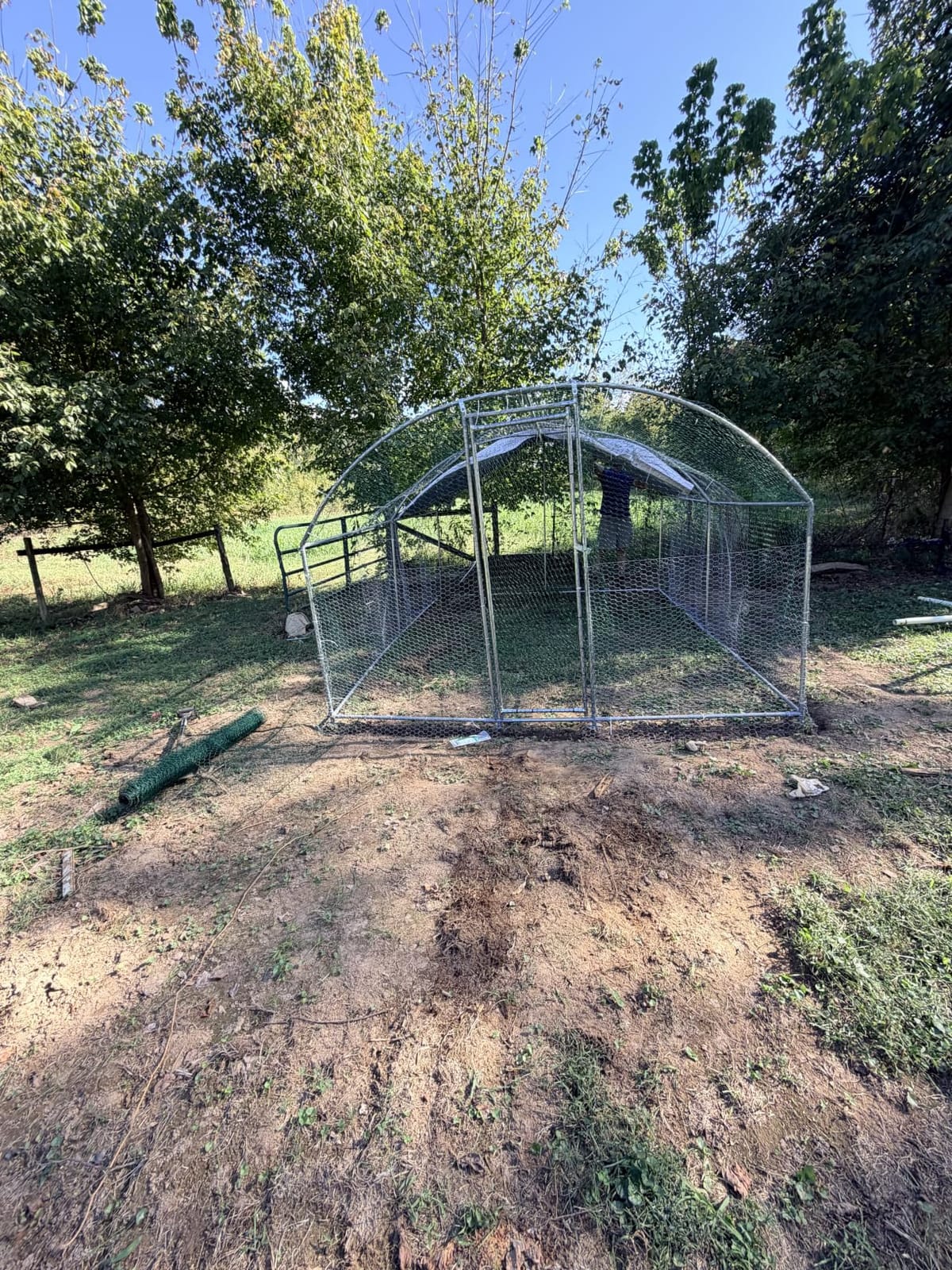 VEVOR Large Metal Chicken Coop with Run, 13.1 x 9.8 x 6.5 ft Walkin Chicken Coop for Yard with Waterproof Cover, Dome Roof Large Poultry Cage for Hen House, Duck Coop and Rabbit Run customer photo 1