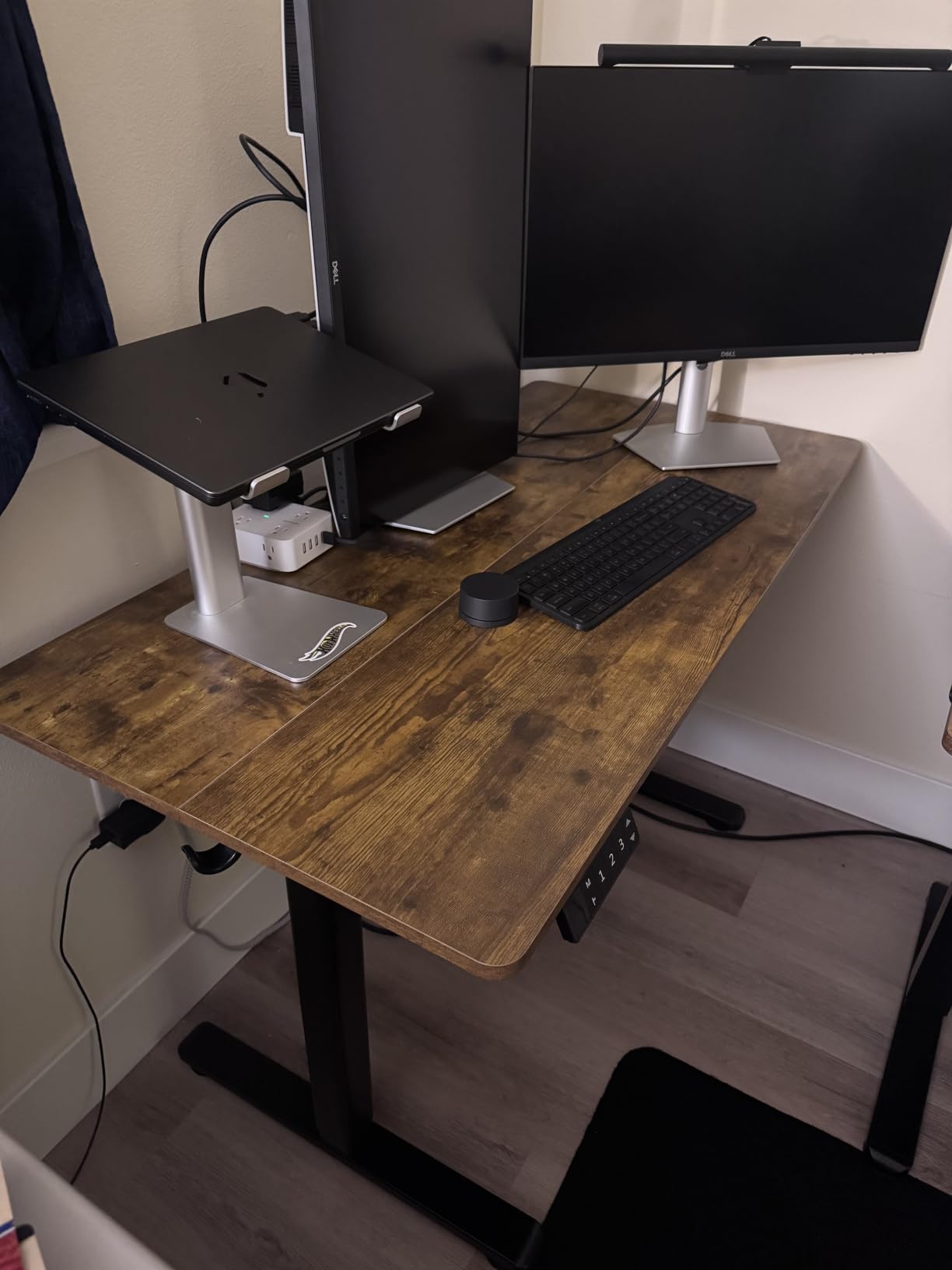 Claiks Electric Height Adjustable Standing Desk, 48x24 Inch, Rustic Brown customer photo 1