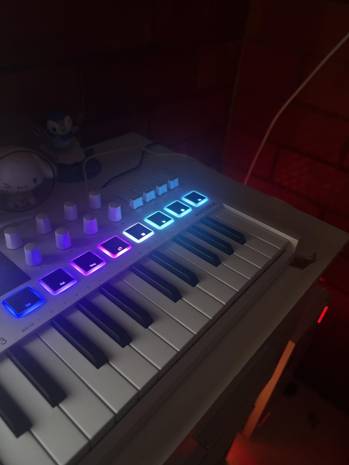 Arturia MiniLab 3 Universal MIDI Controller, Deep Black customer photo 2
