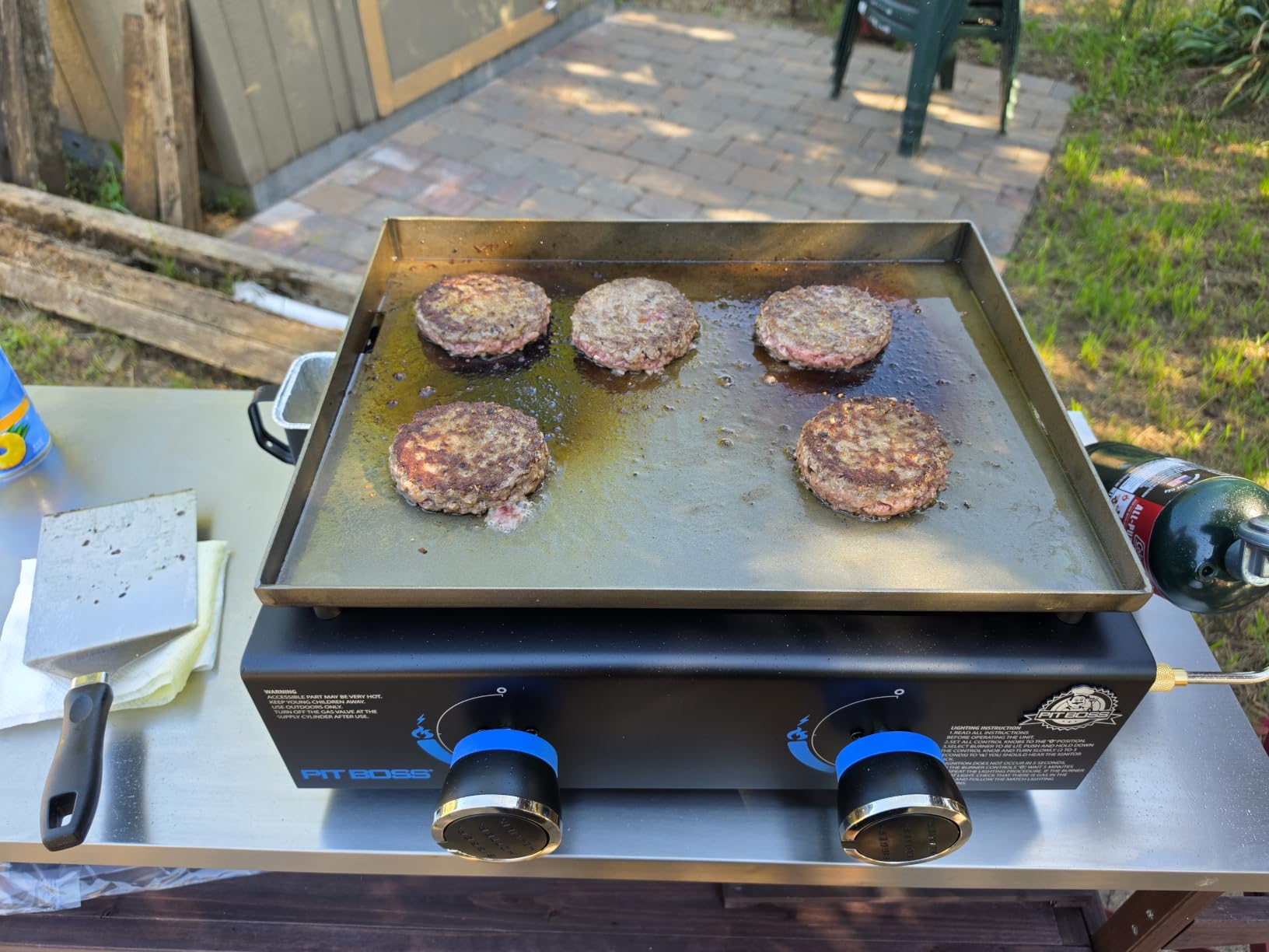 Pit Boss 2-Burner Propane Gas Portable Tabletop Griddle Grill with Soft Cover, 265-Sq. In. (18.5' L x 14.33' W) Cooking Space, 18,000 BTU, for Tailgating, Camping, and Traveling, Black customer photo 2