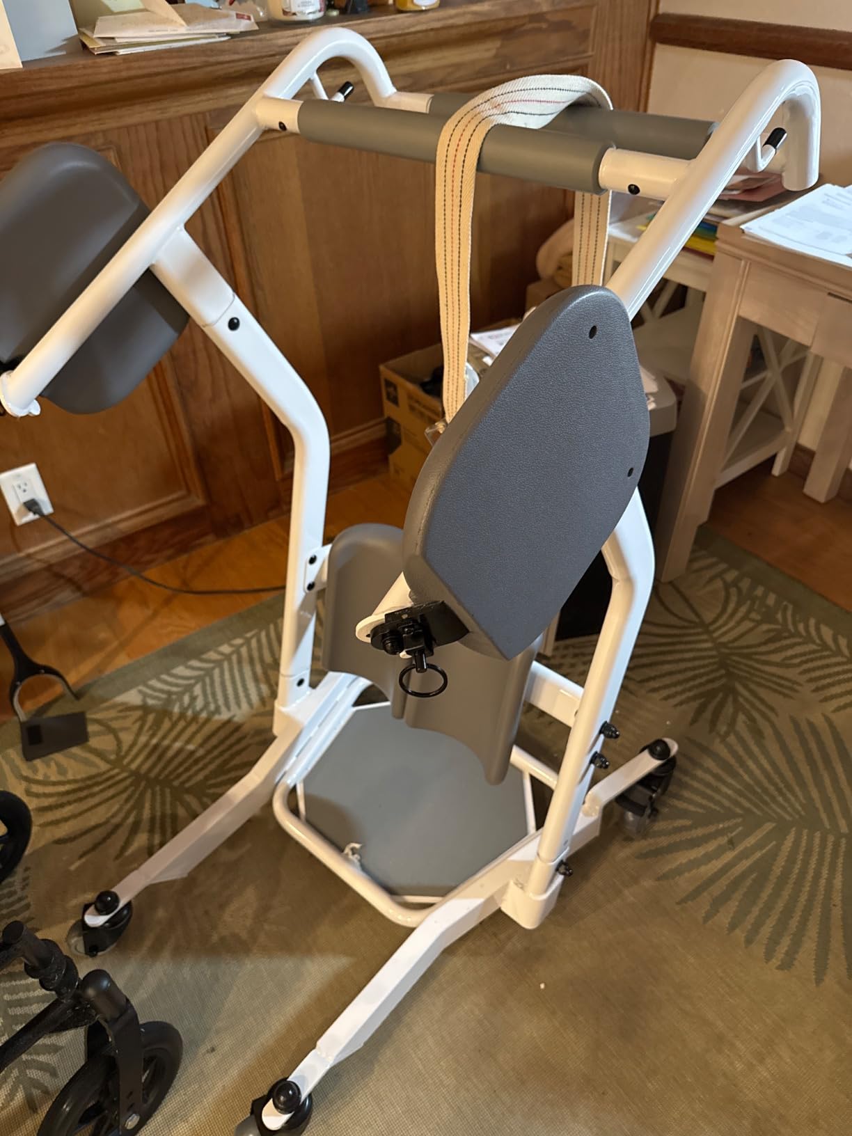 ELENKER Stand Assist Lift - Sit to Stand Lift Patient Transport Unit for Elderly - Patient Lift for Home Care Use- 400 Pound Weight Capacity. Widest Size is 25 inches customer photo 2