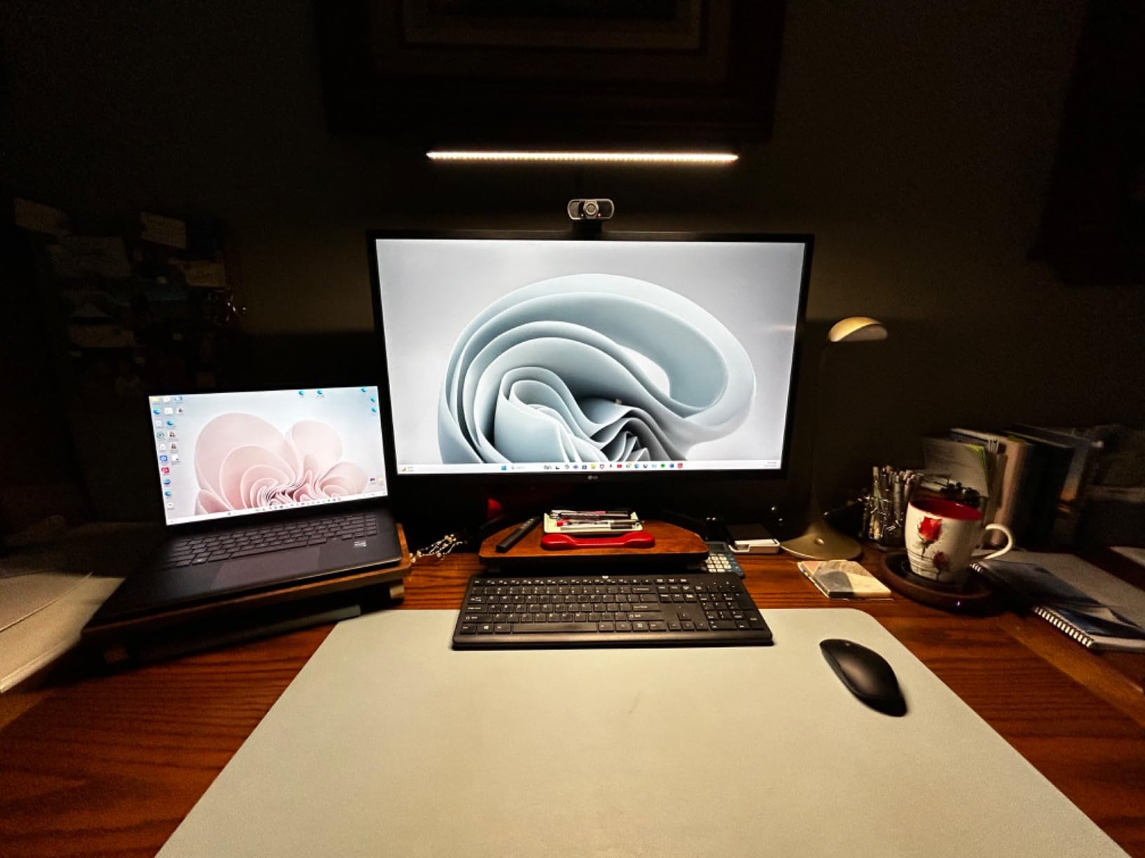 SUPERDANNY LED Desk Lamp for Office Home, Eye-Caring Desk Light with Adjustable Gooseneck, 12W Touch Control Dimmable Brightness, Architect Clamp Lamp with USB Adapter for Reading Study Workbench customer photo 1