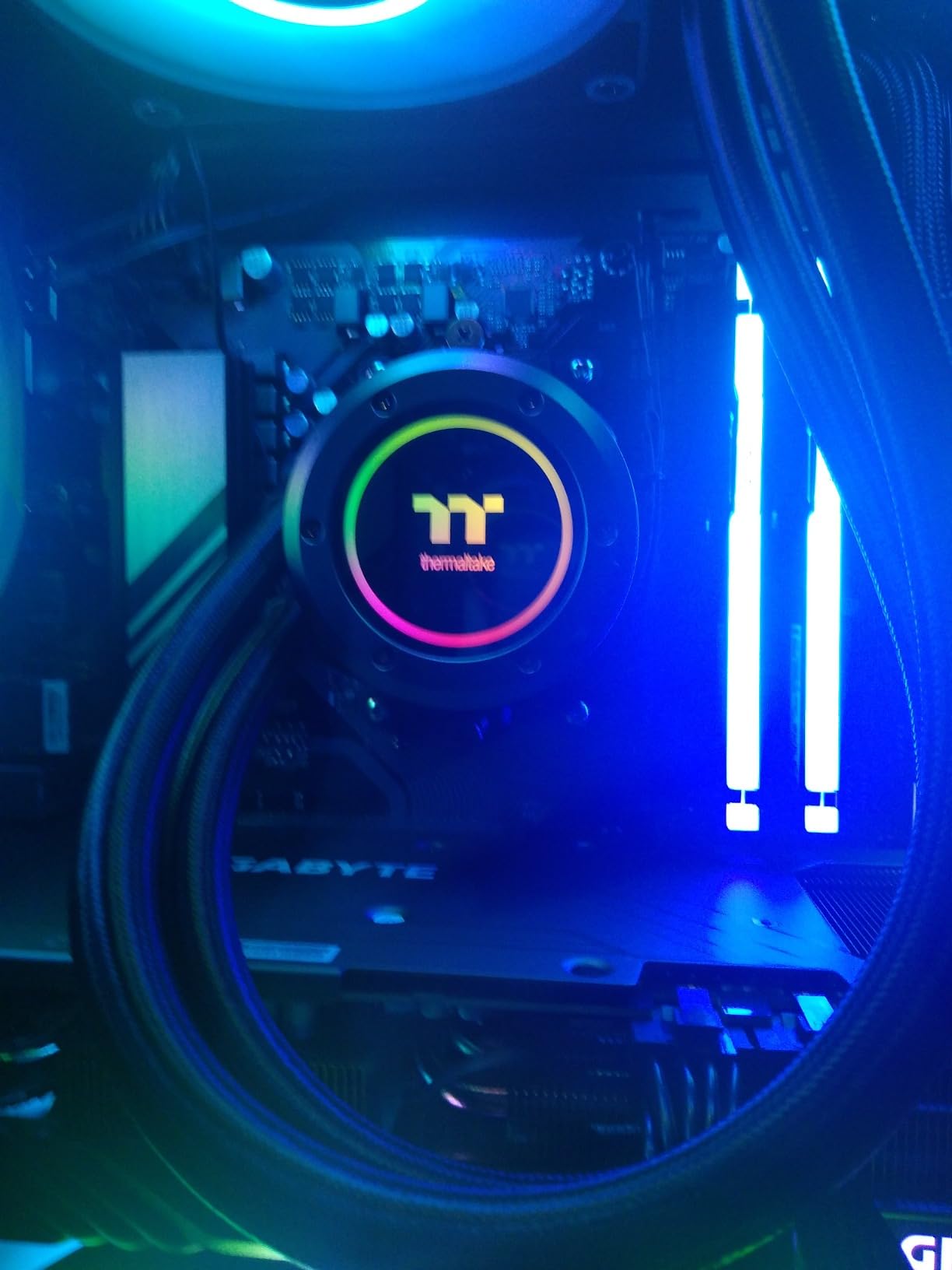 Thermaltake TH240 ARGB Sync V2 CPU Liquid Cooler/AlO Liquid Cooling/Fan 120mm*2/PWM 500~2000 RPM/Mirror Waterblock/MB ARGB Sync Control, CL-W361-PL12SW-A , Black customer photo 1
