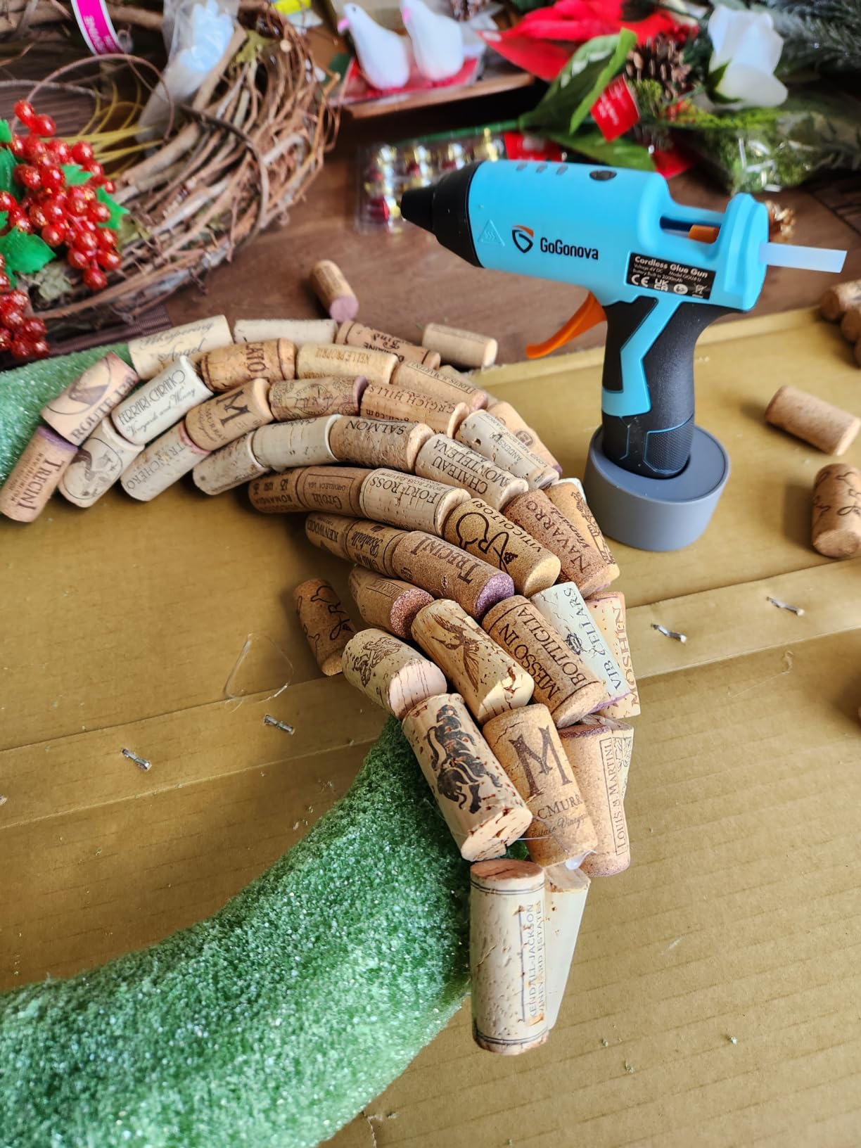 GoGonova Cordless Hot Glue Gun Kit, 2Ah Battery, Includes 25 Glue Sticks customer photo 1