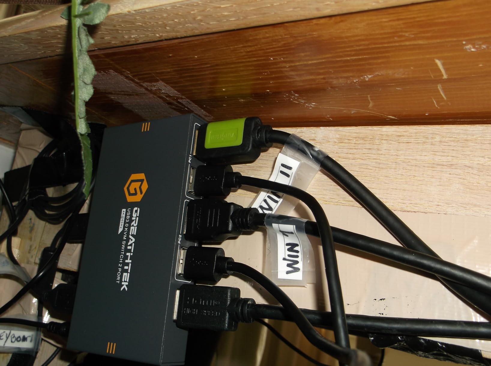 HDMI KVM Switch 1 Monitor 2 Computers 4K@60HZ 2 Port KVM Switcher customer photo 1