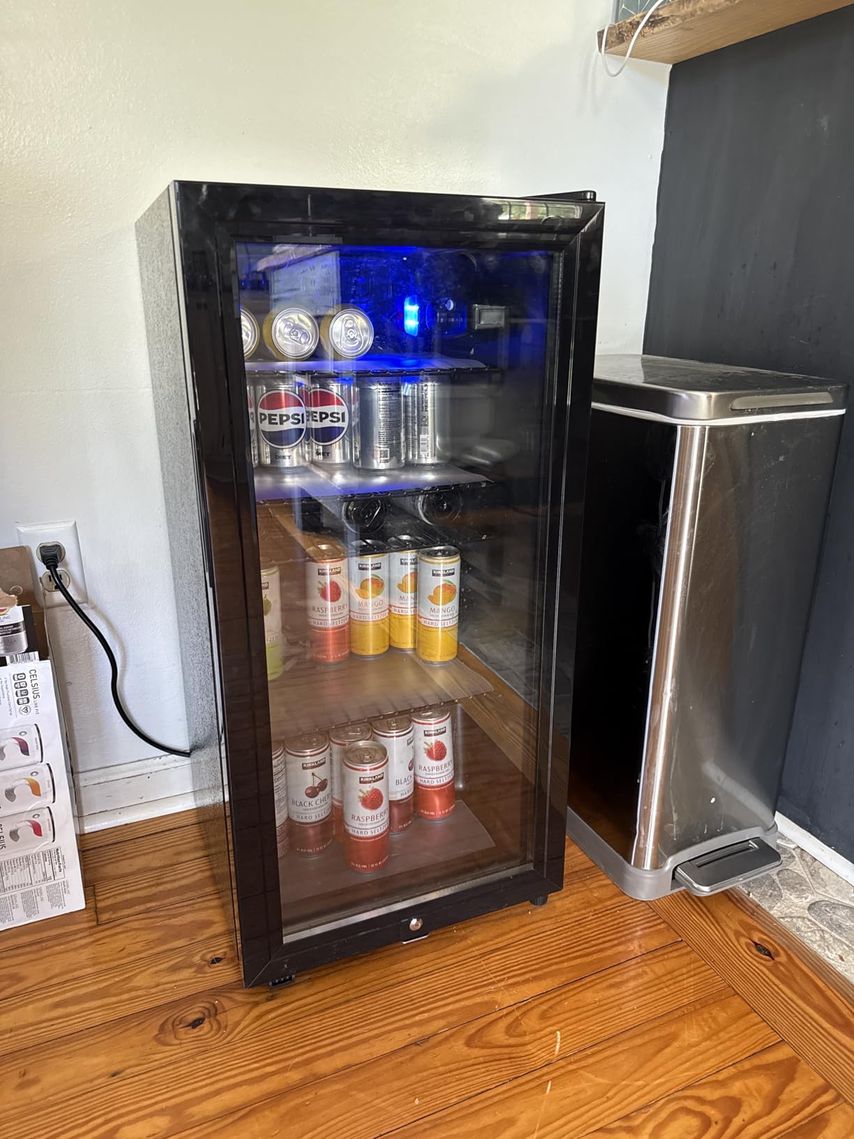Saeoola 3.2 Cu.ft Beverage Refrigerator, Mini Fridge with Glass Door, Black customer photo 1