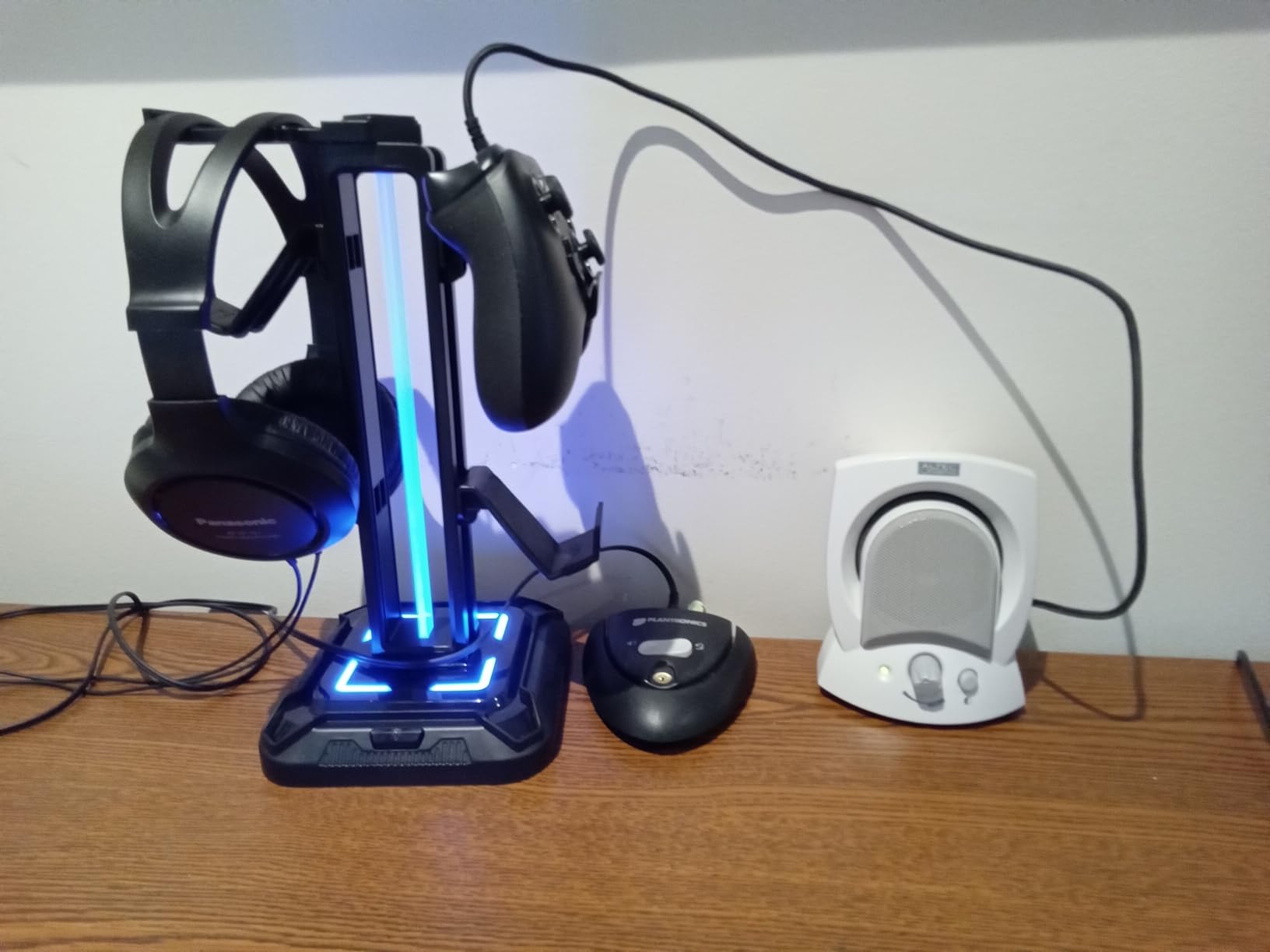 KDD RGB Headset Stand with 9 Light Modes - Controller Holder for Desk - Rotatable Headphone Stand & Detachable Controller Hook for PC Earphone Accessories(Black) customer photo 2