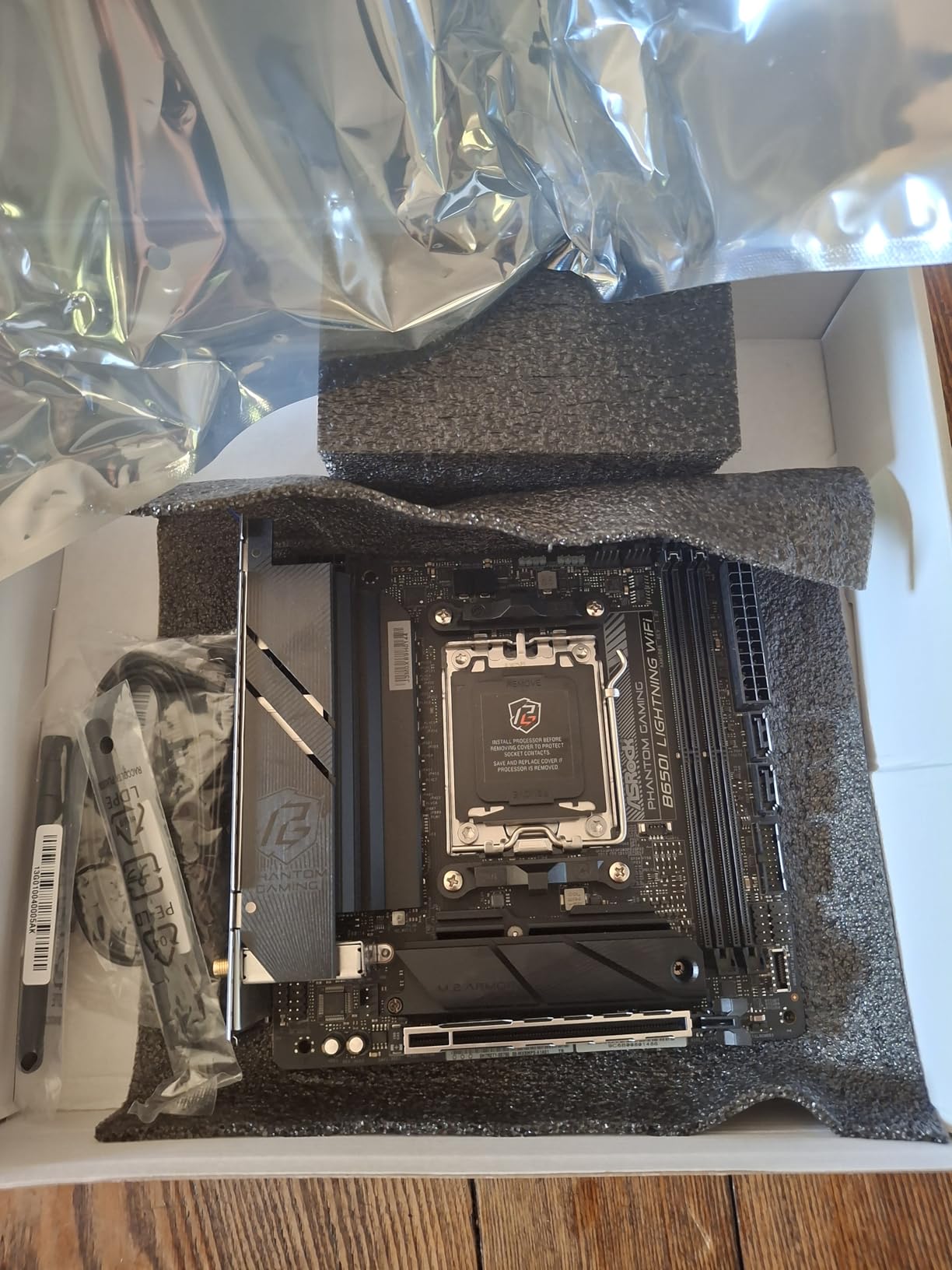 ASRock B650I Lightning WiFi AMD AM5 Mini-ITX Motherboard, Supports AMD Ryzen 9000/8000/7000 Series Processors, DDR5 7200+ (OC), PCIe 5.0 M.2, 2.5G LAN, WiFi 6E, 8+2+1 Power Phase customer photo 1