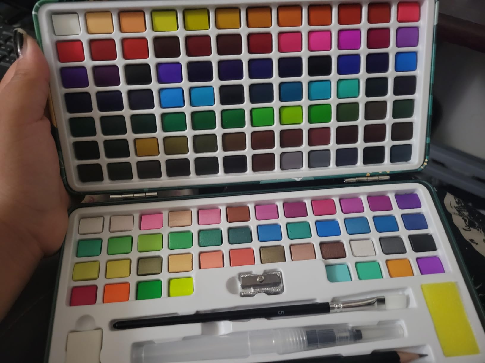 Artecho 100 Colors Watercolor Paint Set with Metallics, Portable Tin Case customer photo 1