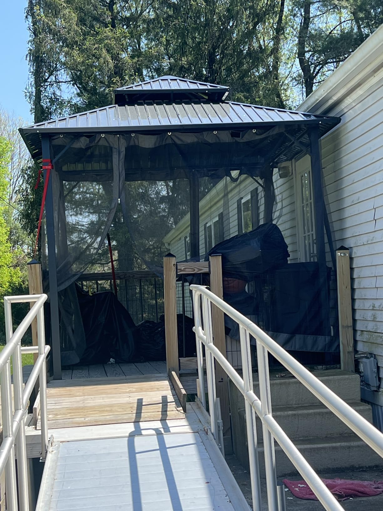 GARTOO 10’x10’ Patio Hardtop Gazebo with Polycarbonate Roof customer photo 1