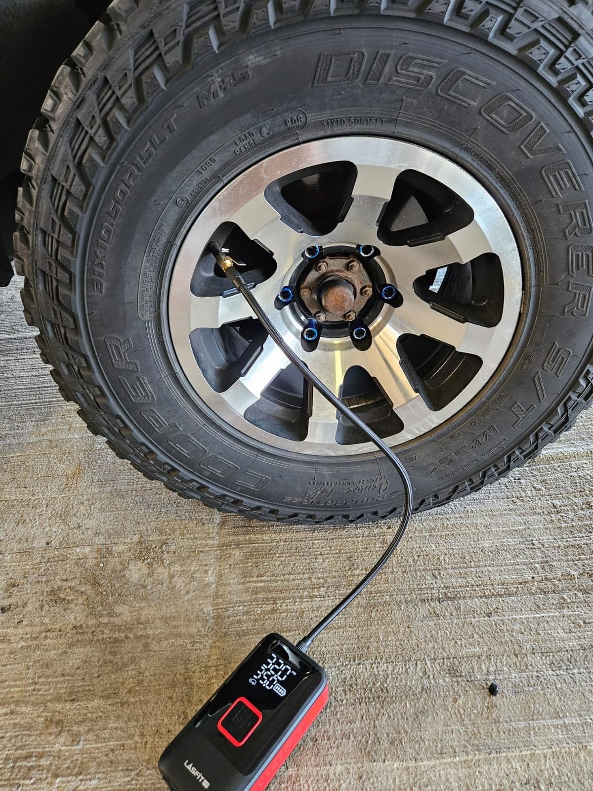 LASFIT TK1 Tire Inflator Portable Air Compressor, Cordless Tire Air Pump for Pickup Truck, SUVs, Heavy-Duty Car Air Pump with Larger 12000mAh Battery, 150PSI Digital Pressure Gauge, Smart Auto Stop customer photo 1