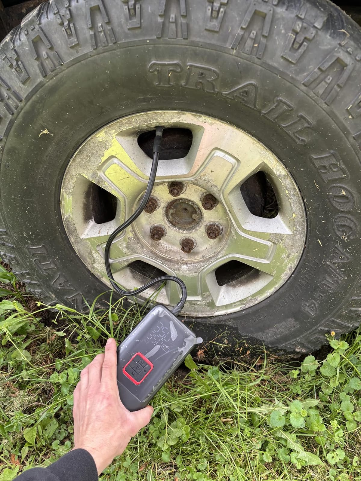 LASFIT TK1 Tire Inflator Portable Air Compressor, Cordless Tire Air Pump for Pickup Truck, SUVs, Heavy-Duty Car Air Pump with Larger 12000mAh Battery, 150PSI Digital Pressure Gauge, Smart Auto Stop customer photo 2