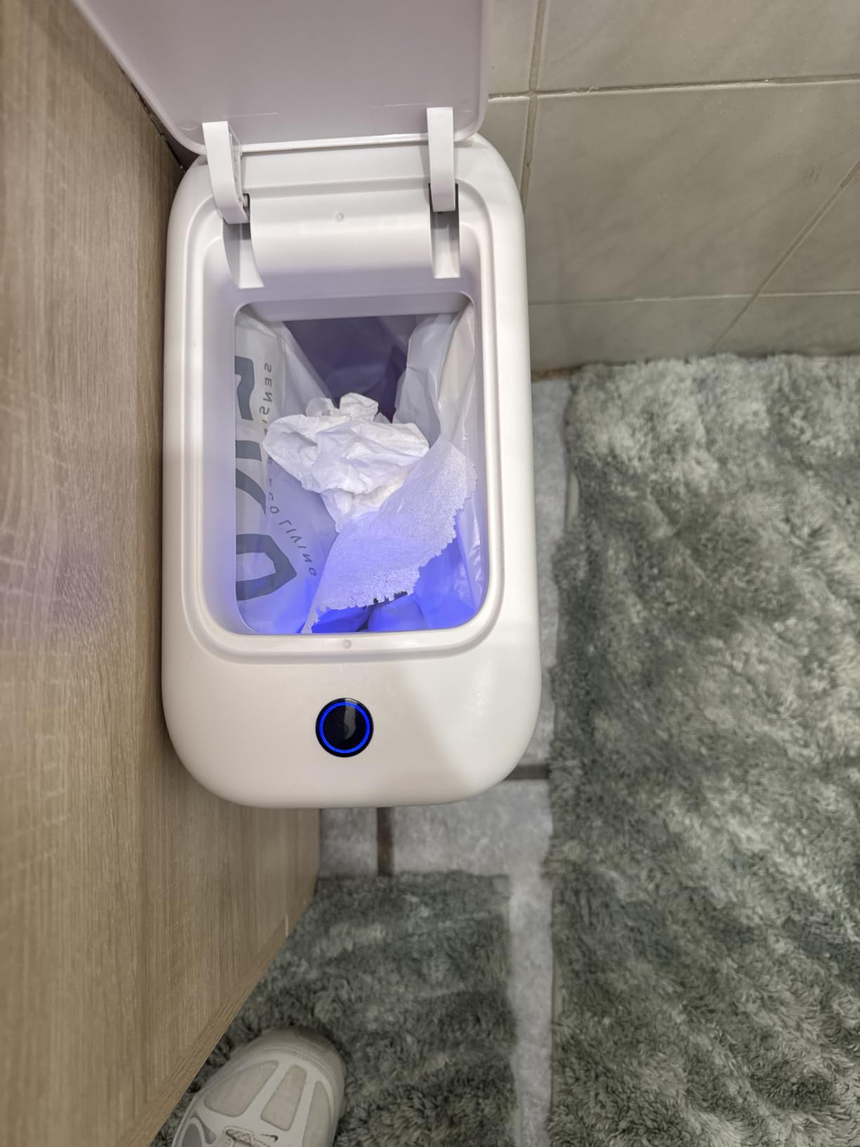 EKO Automatic Bathroom Trash Can with Lid, 2.6 Gallon Slim Touchless Garbage Can, Waterproof Motion Sensor Trash Bin for Bathroom, Office, Kitchen, White customer photo 1