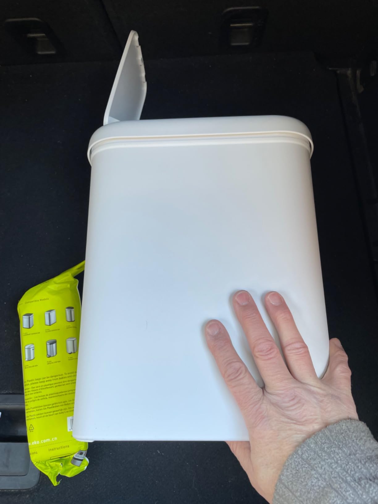 EKO Automatic Bathroom Trash Can with Lid, 2.6 Gallon Slim Touchless Garbage Can, Waterproof Motion Sensor Trash Bin for Bathroom, Office, Kitchen, White customer photo 2
