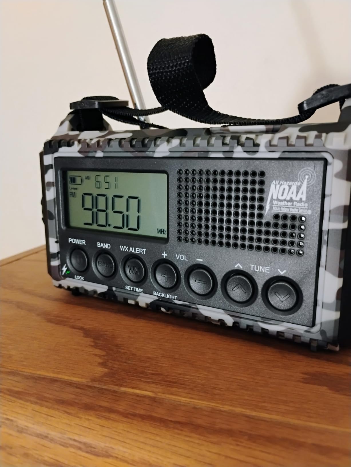 Raynic NOAA Weather Radio, 5000mAh/18500mWh Solar Hand Crank Emergency Radio, Battery Powered Portable Radio with AM/FM/SW/NOAA, Cell Phone Charger, Type-C Charging, Flashlight and SOS Siren customer photo 2