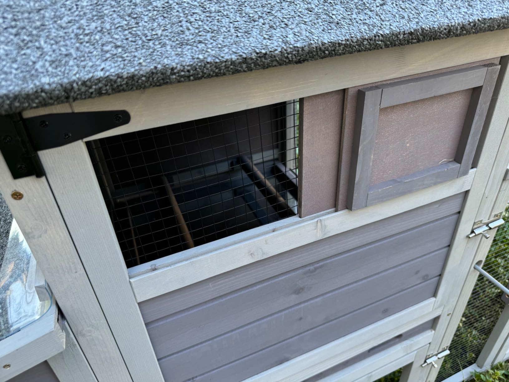 Aivituvin Chicken Coop Mobile Chicken House on Wheels, Rabbit Hutch Bunny Cage Expandable Wooden Poultry Cage with Large Nesting Box Leakproof Pull-Out Tray,UV-Resistant Roof (Grey) customer photo 2