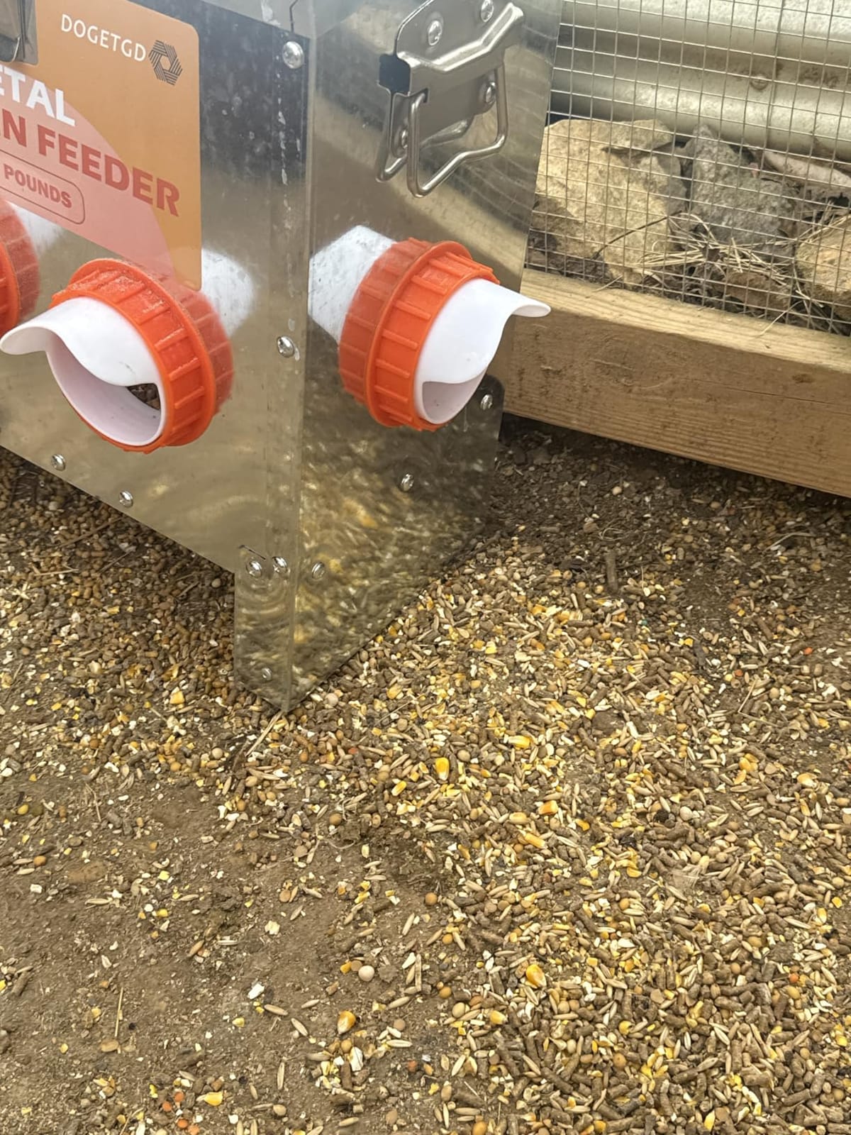 Automatic Chicken Feeder No Waste Metal Poultry Feeder Large Capacity 85lbs for Chickens, Geese, Ducks, Turkeys, Quails (10-Port) customer photo 2