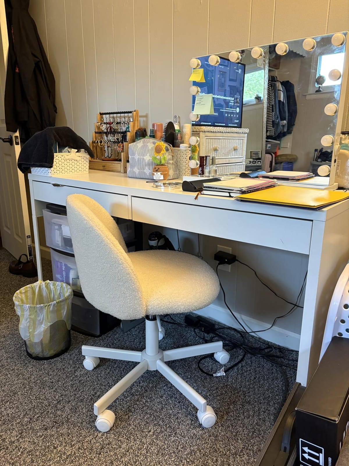 VINGLI Modern Vanity Chair with Back, Teddy Fleece Swivel Desk Chair for Girls, Adjustable Small Office Chair with Silent Wheels & Lumbar Support， Stylish and Comfortable, White customer photo 1