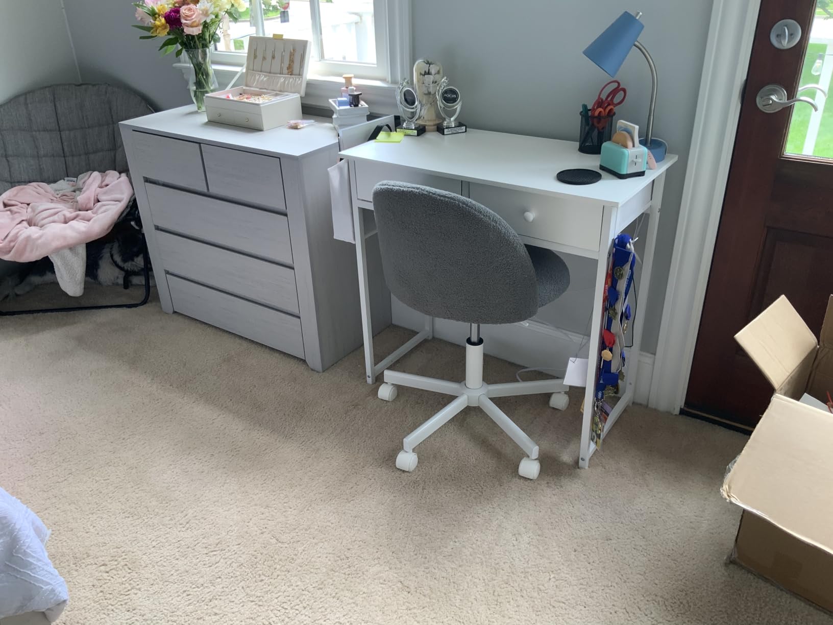 VINGLI Modern Vanity Chair with Back, Teddy Fleece Swivel Desk Chair for Girls, Adjustable Small Office Chair with Silent Wheels & Lumbar Support， Stylish and Comfortable, White customer photo 2