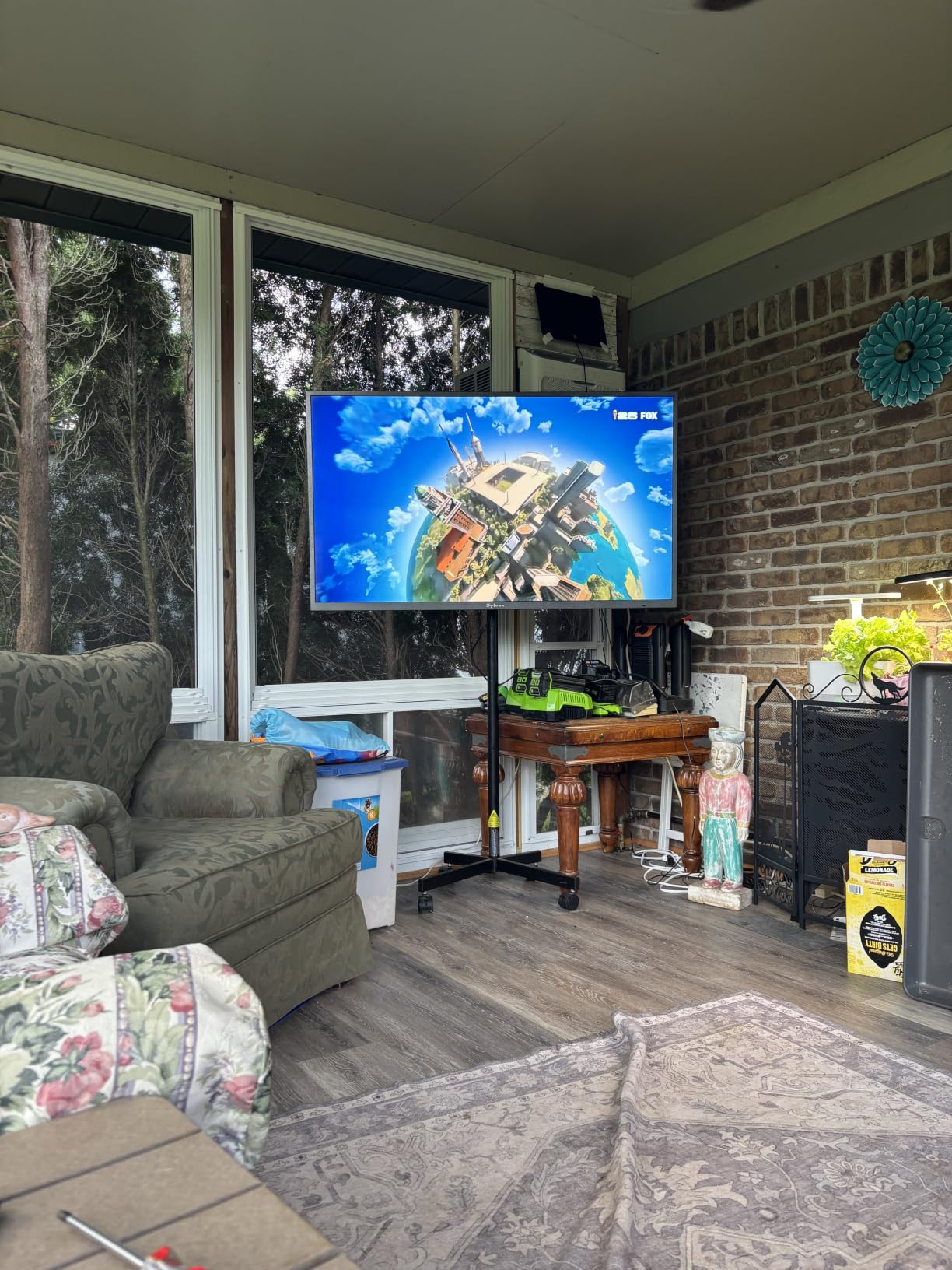 SYLVOX Outdoor TV, 43 inch 2000 nits Full Sun Outdoor TVs, Weatherproof TV customer photo 1