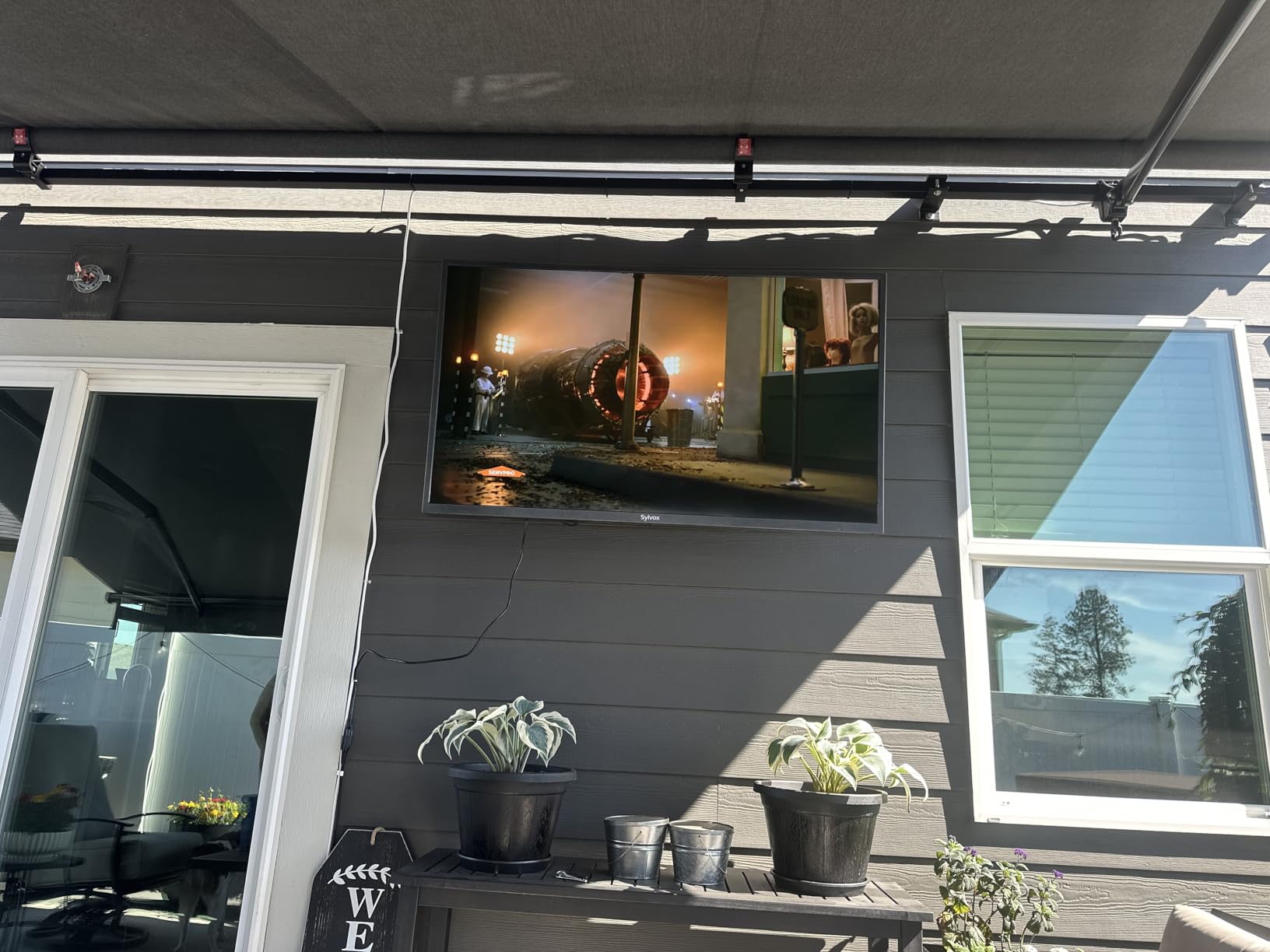 SYLVOX Outdoor TV, 43 inch 2000 nits Full Sun Outdoor TVs, Weatherproof TV customer photo 2