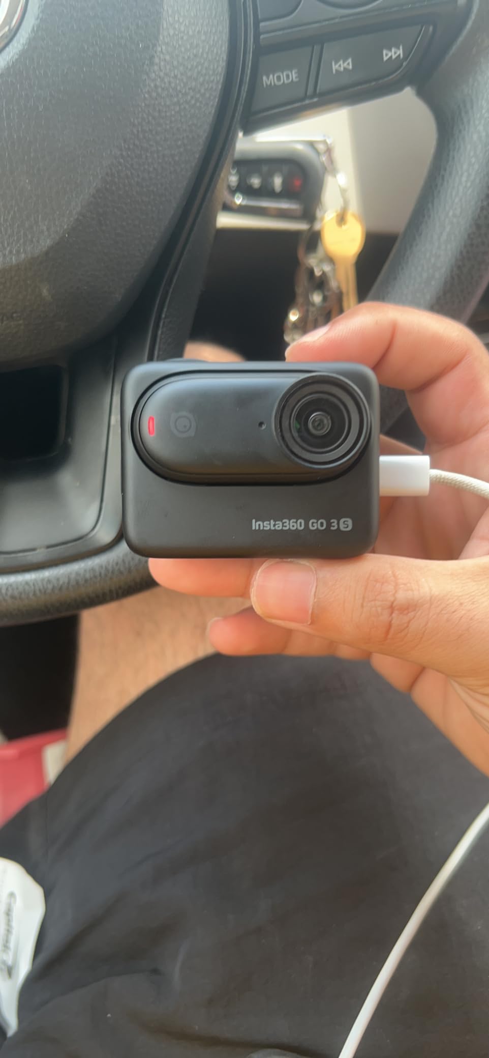 Insta360 GO 3S - 128 GB Black 4K Tiny Portable Vlogging Camera, Hands-Free POVs, Mount Anywhere, Stabilization, 140 Min Battery Life, 10m Waterproof, Pet POV customer photo 1