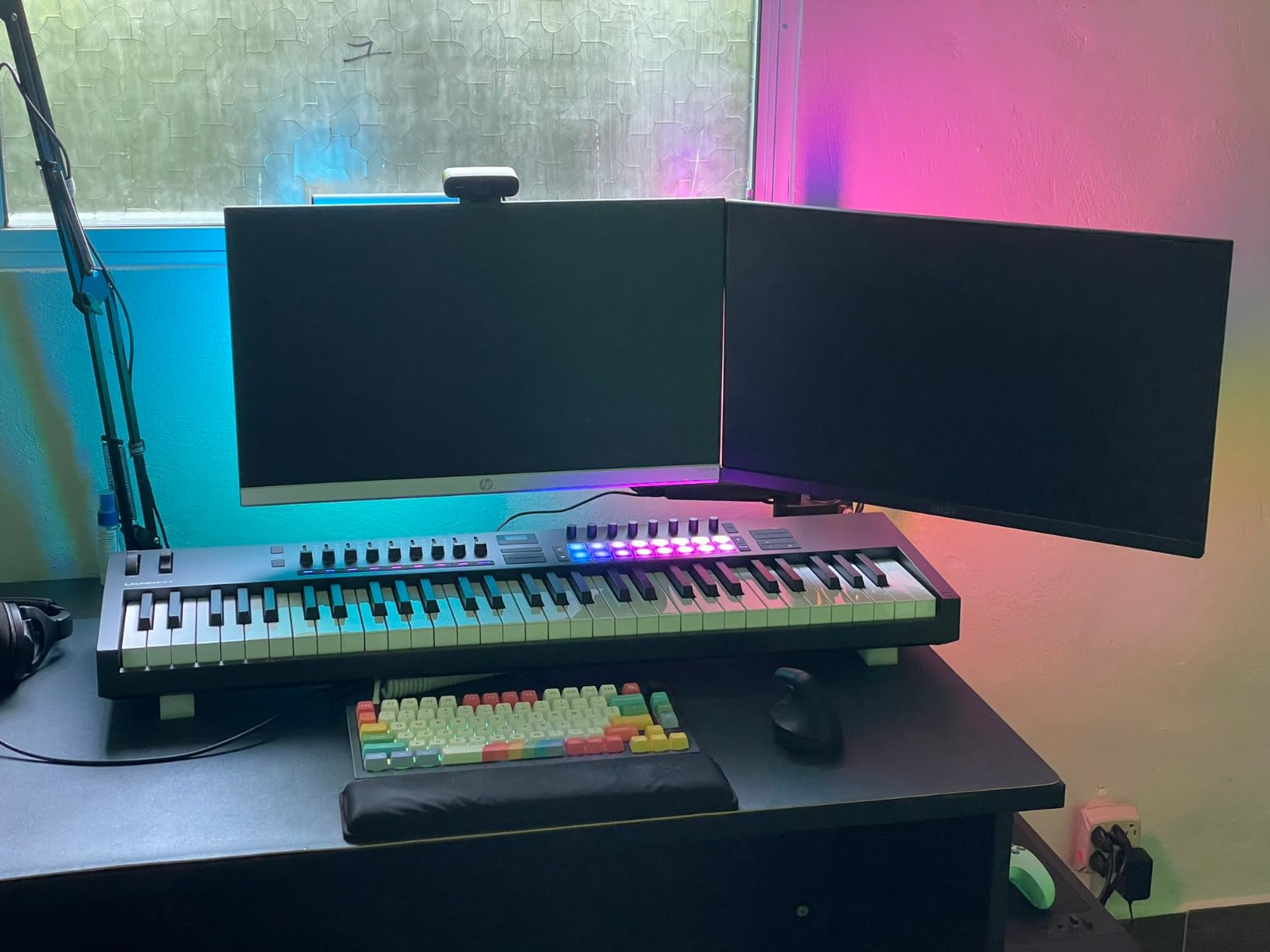 Novation Launchkey 61 MK4 USB MIDI Keyboard Controller customer photo 1