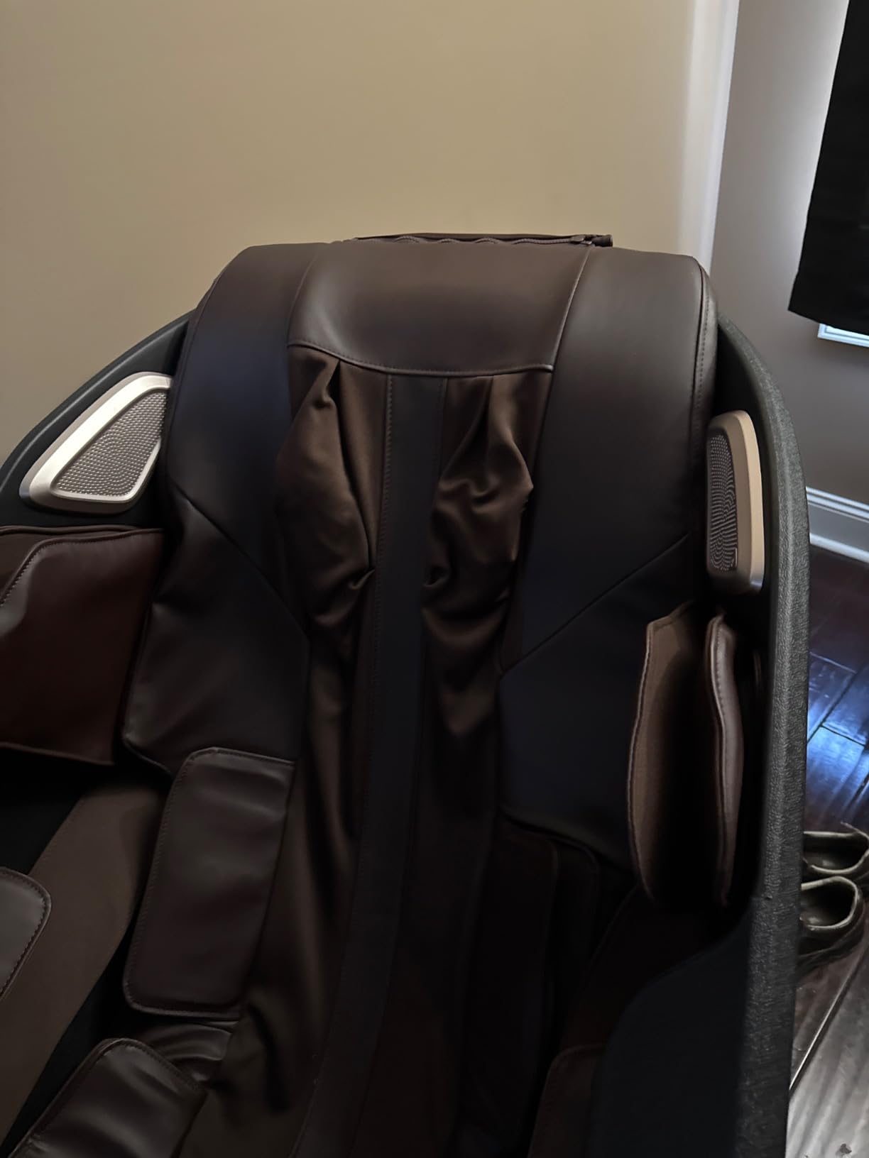 VEVOR Full Body Massage Chair, SL-Track Zero Gravity Massage Recliner, 3D Shiatsu, Body Scan, Heating, Bluetooth Speaker, Airbags for Living Room, Home customer photo 2