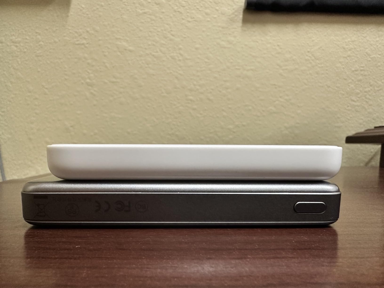 TORRAS MiniMag Power Bank,Ultra-Slim 10,000mAh Magnetic Wireless Portable Charger, 22.5W Fast Charging iPhone Air Magnetic Battery Pack Designed for iPhone 17 Pro Max/17 Pro/Air/16/15/14/13/12, Gray customer photo 1