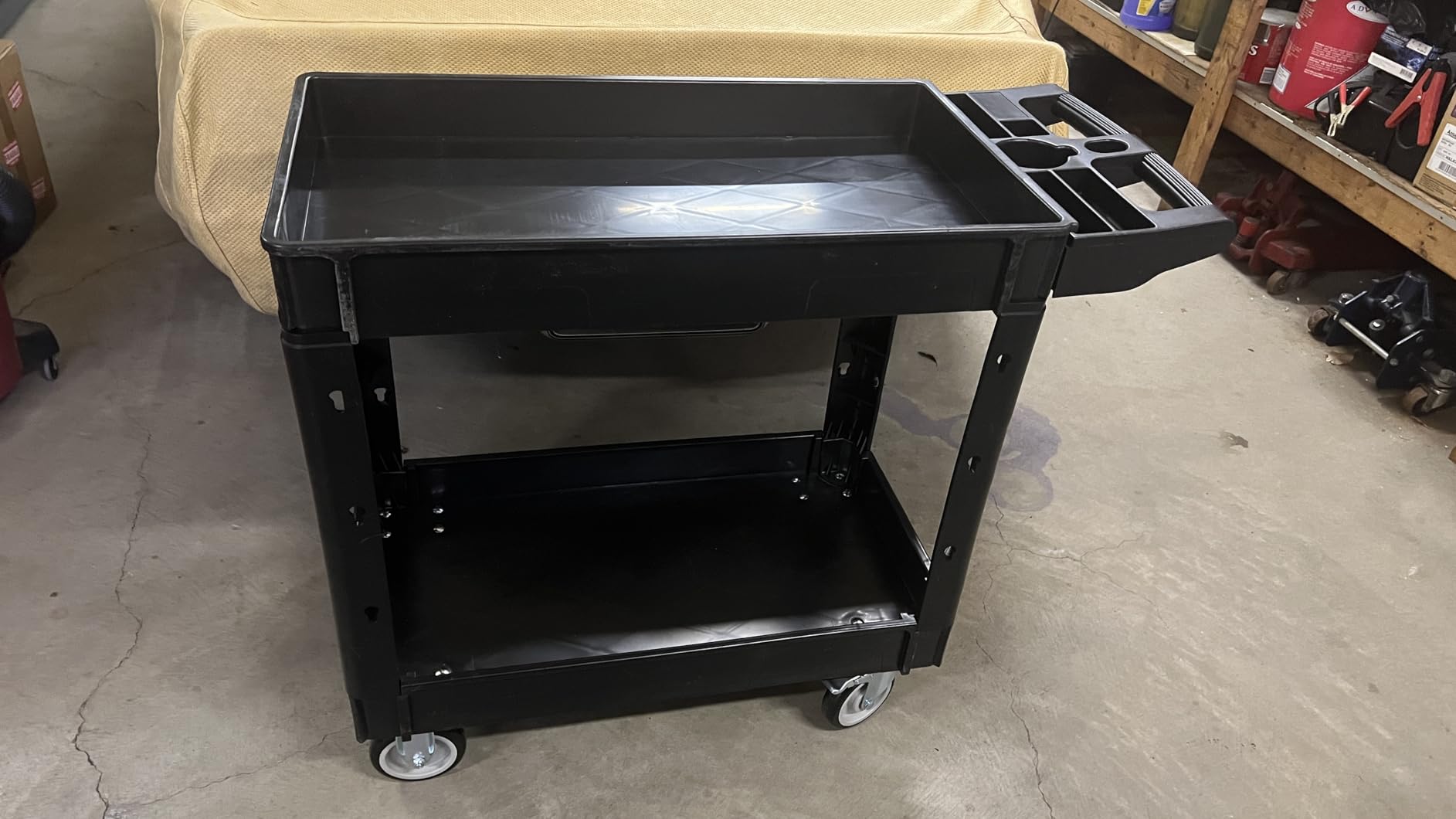 VEVOR Utility Service Cart, 2 Shelf 550LBS Heavy Duty Plastic Rolling Utility Cart, Medium Lipped Shelf, 360° Swivel Wheels, Ergonomic Storage Handle for Warehouse Garage, Black customer photo 1
