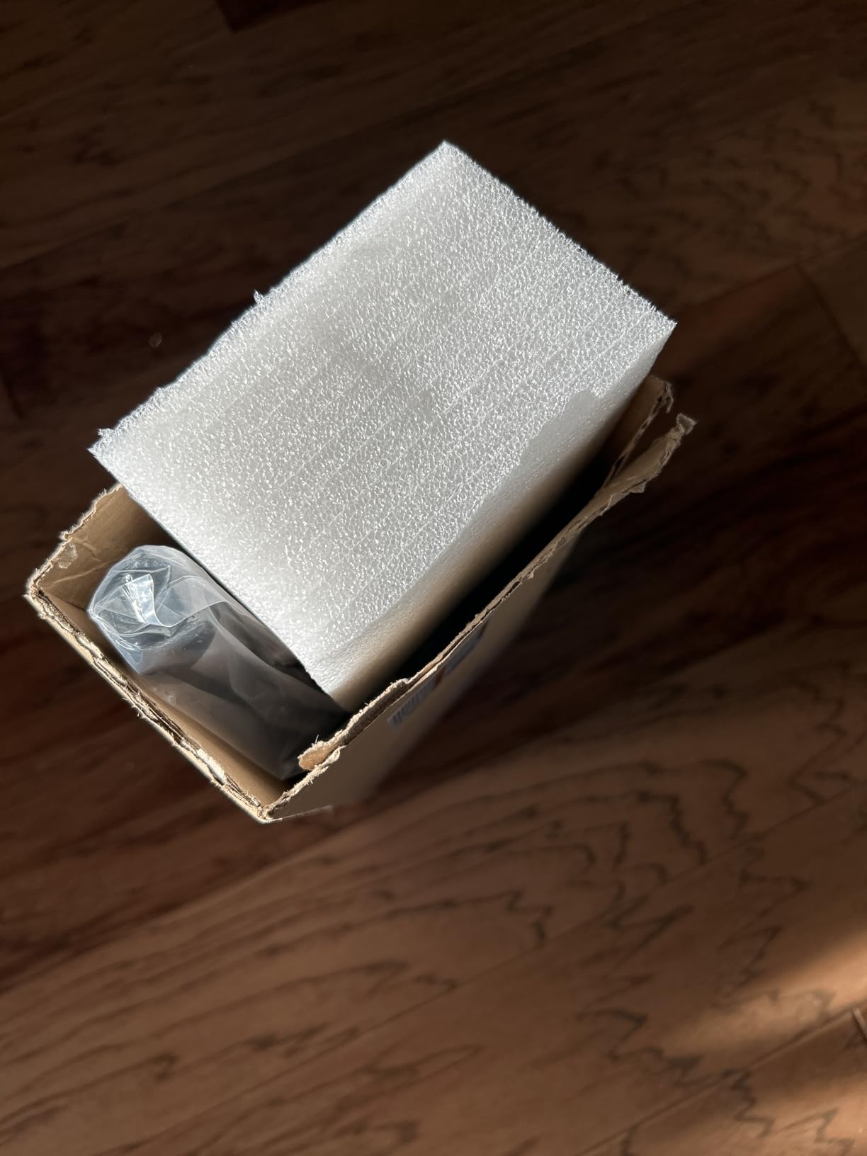 Tassuowell Picture Light Battery Operated with Remote, 3CCT Dimmable Picture Light for Paintings, Brass Rechargeable 24 inch Battery Operated Wall Sconce for Art Lighting Gallery Portrait Artwork customer photo 1
