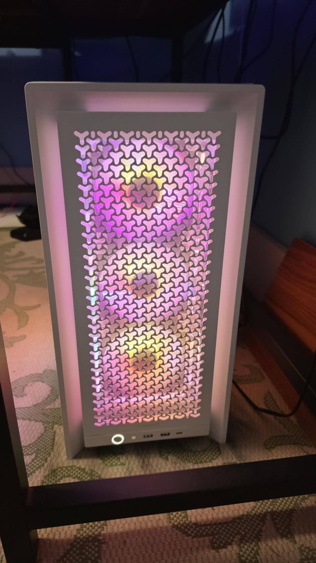 CORSAIR 4000D RS ARGB Frame Modular Mid-Tower ATX PC Case – High Airflow, 3X Pre-Installed RS ARGB Fans, InfiniRail Fan Mounting System, ASUS BTF, MSI Project Zero, Gigabyte Project Stealth – White customer photo 1