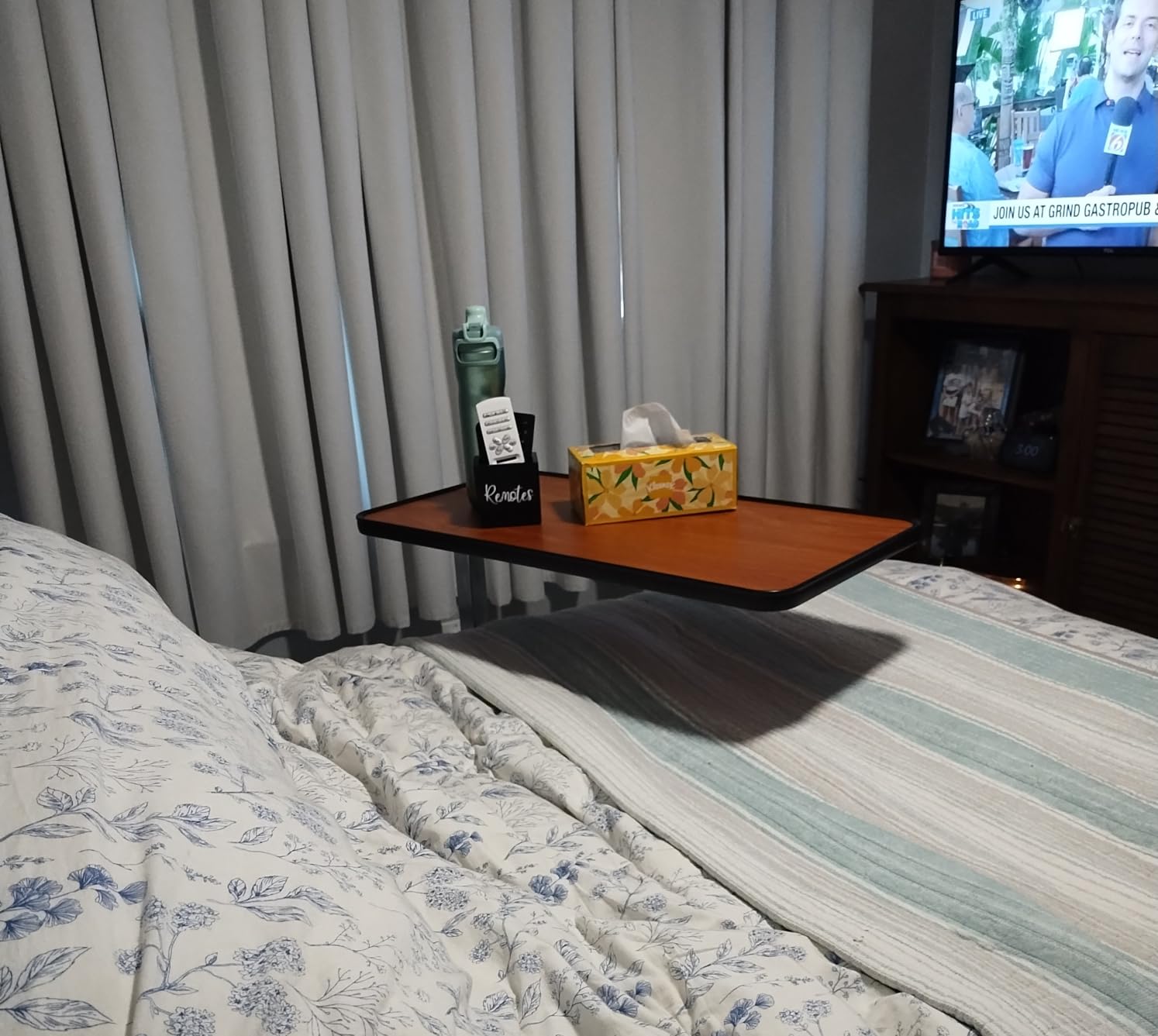 Medical king Adjustable Overbed Bedside Table Hospital Table customer photo 2