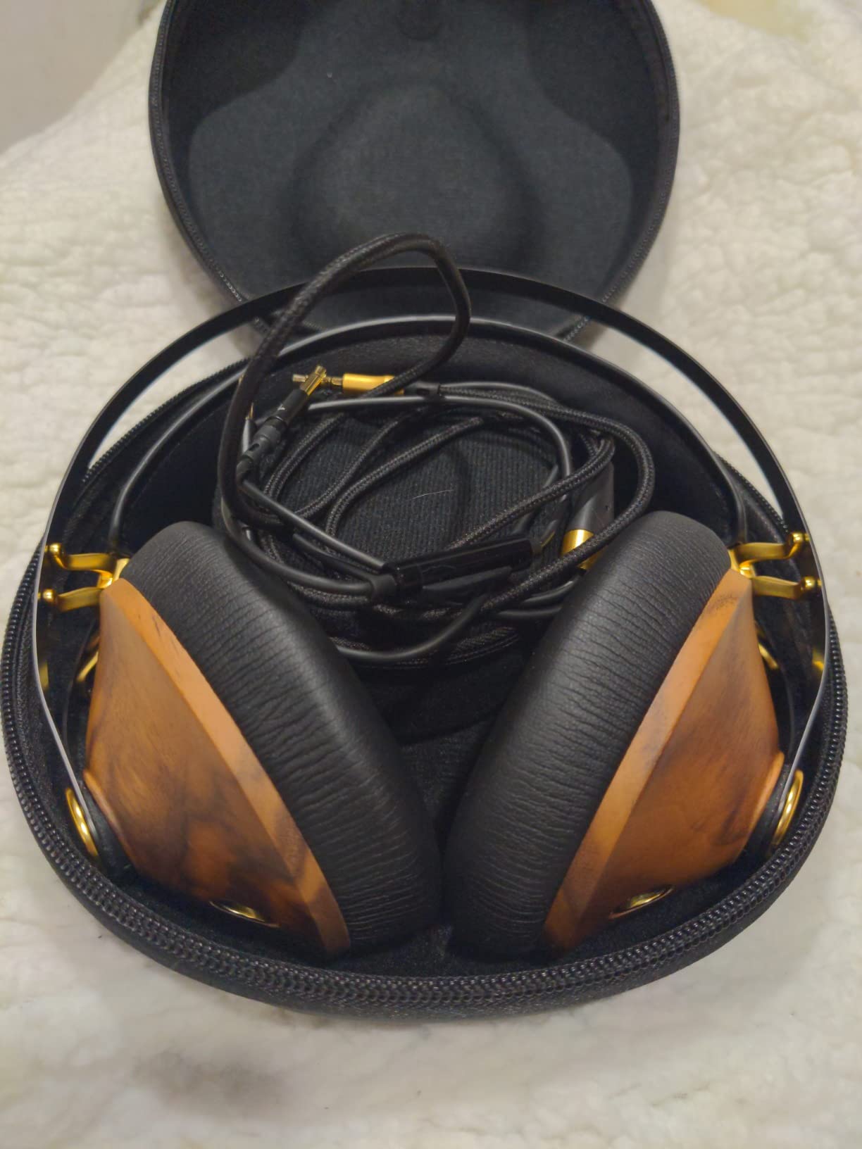 Meze 99 Classics Wired Wooden Closed Back Over Ear Headphones with Microphone (Walnut/Black) customer photo 1