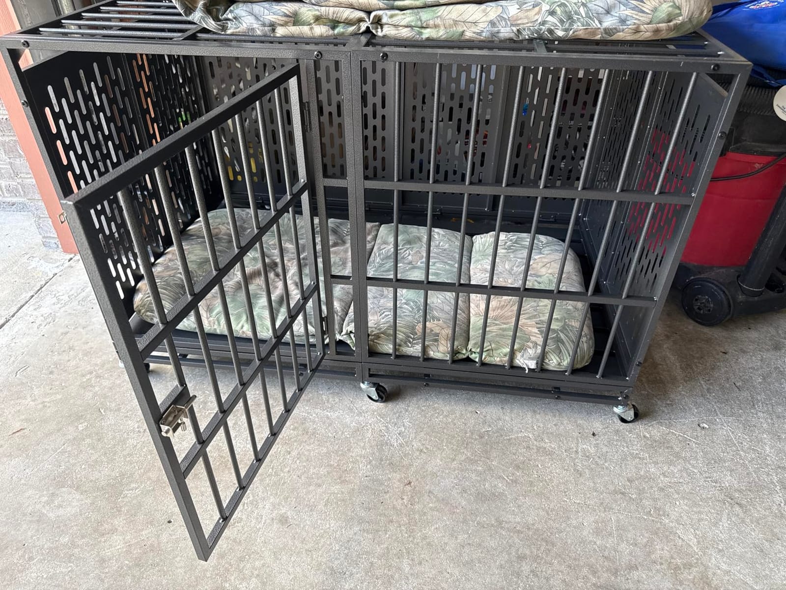 Snuowu 38 Inch Heavy Duty Dog Crate with Wheels, Folding Metal Big Dog Cage for Large and Medium Dogs, Extra Large XL XXL Indestructible Dog Crate with Removable Tray. customer photo 2