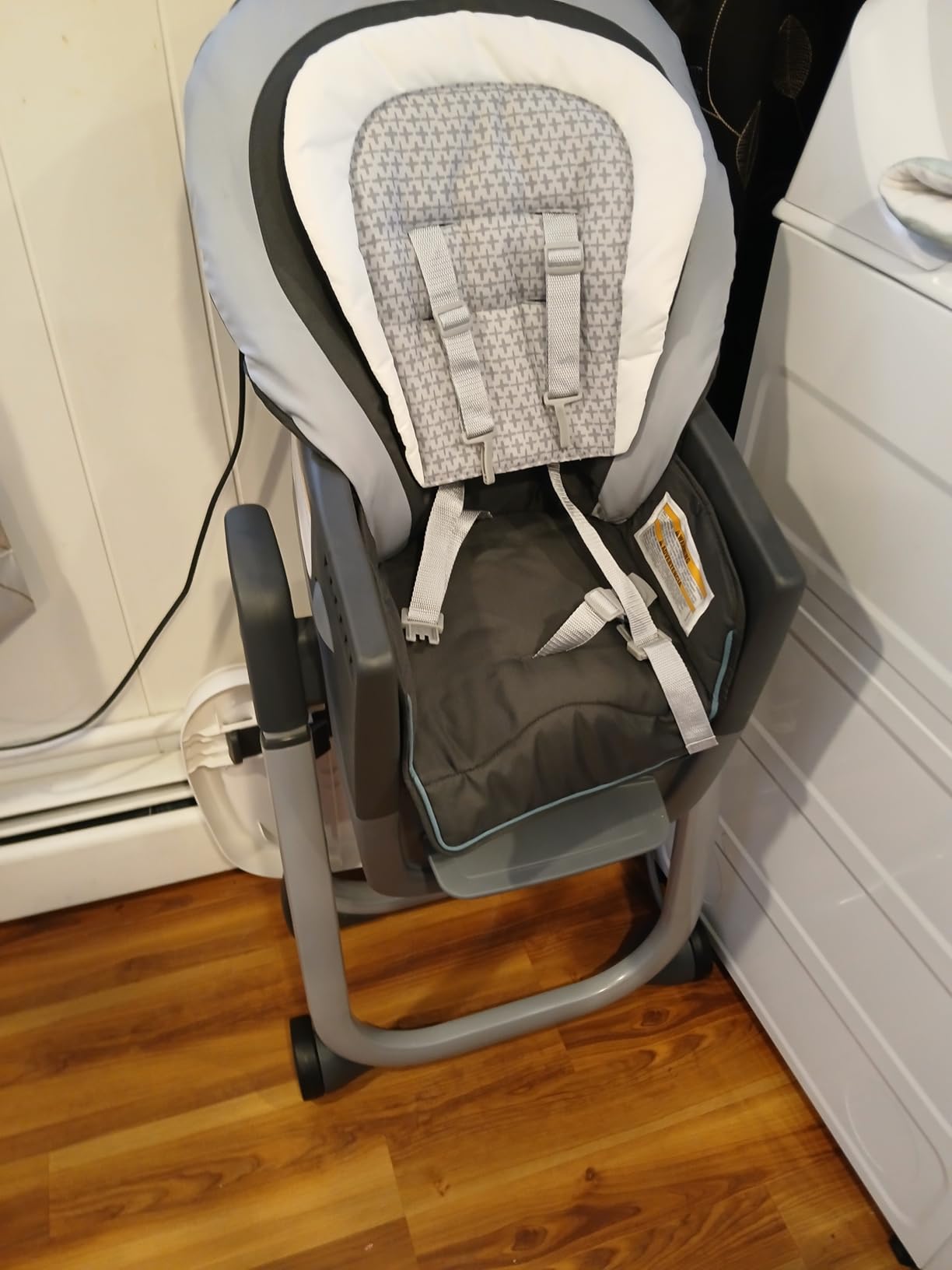 Graco DuoDiner DLX 6-in-1 Convertible High Chair, Infant to Toddler Booster & Youth Stool, Adjustable Height & Recline, Easy Clean Tray Insert, Arlo customer photo 2