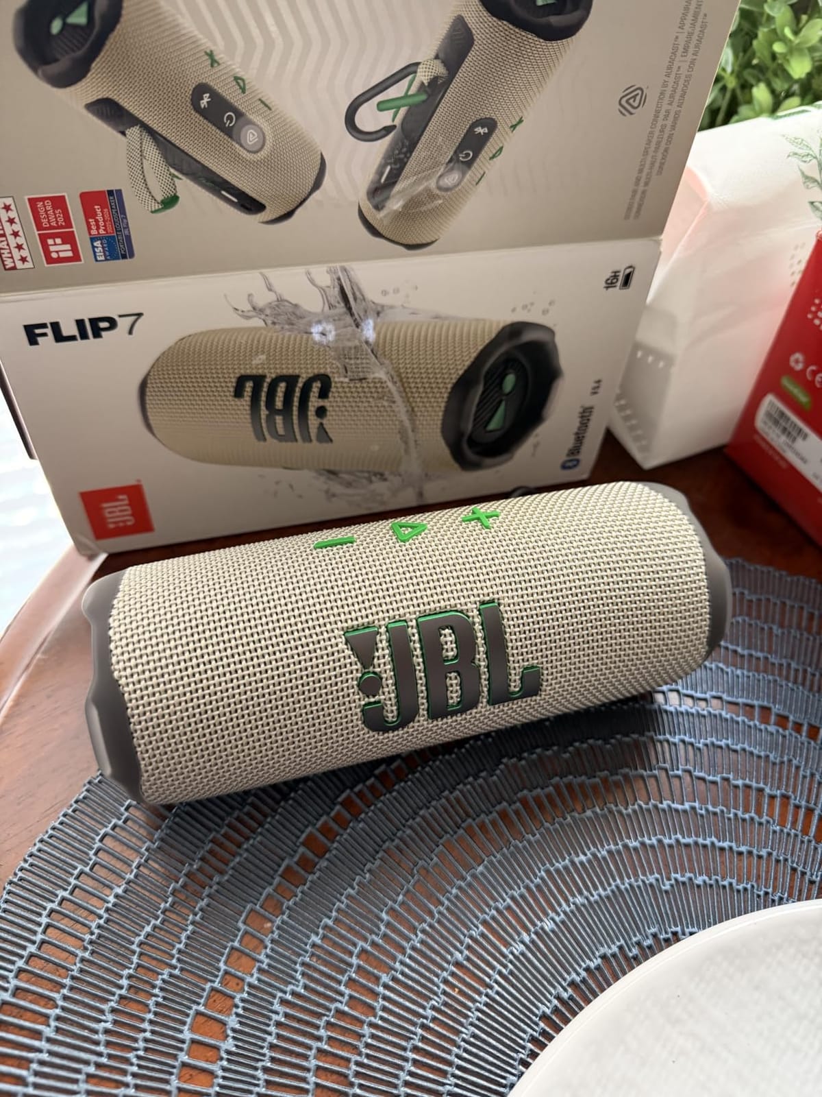 JBL Flip 7 Portable Bluetooth Speaker, Waterproof and Drop-Proof - Black | Up To 16 Hours Playtime, IP68 Dustproof Build, Clip-On Loop, USB C Lossless Audio, Links With Other Speakers For Outdoor Use customer photo 1