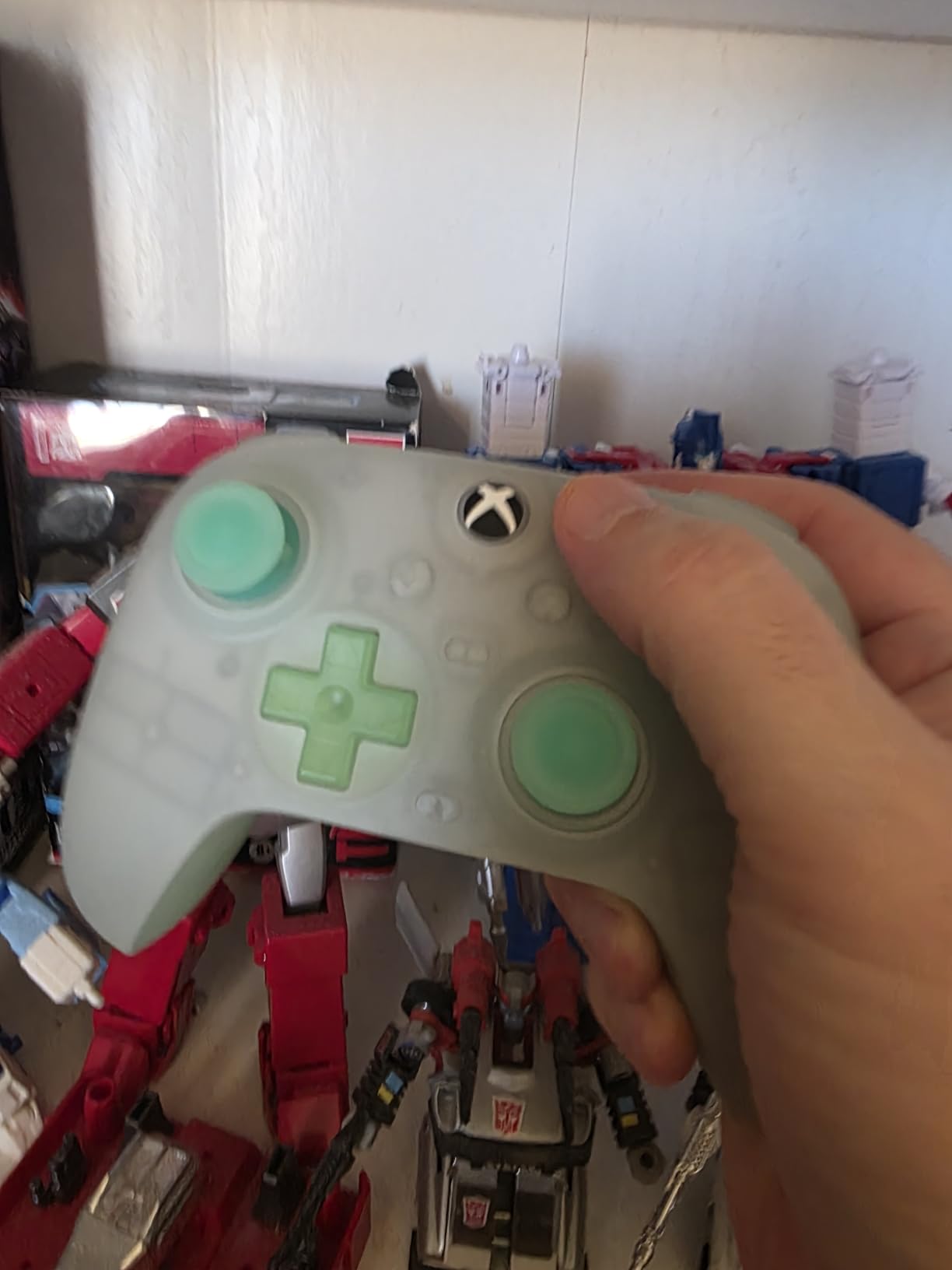 8BitDo Ultimate Mini Wired Controller for Xbox with RGB Lighting Fire Ring, Hall Effect Joysticks and Triggers, for Xbox Series X|S, Xbox One, Windows 10/11 - Officially Licensed (Translucent Green) customer photo 1