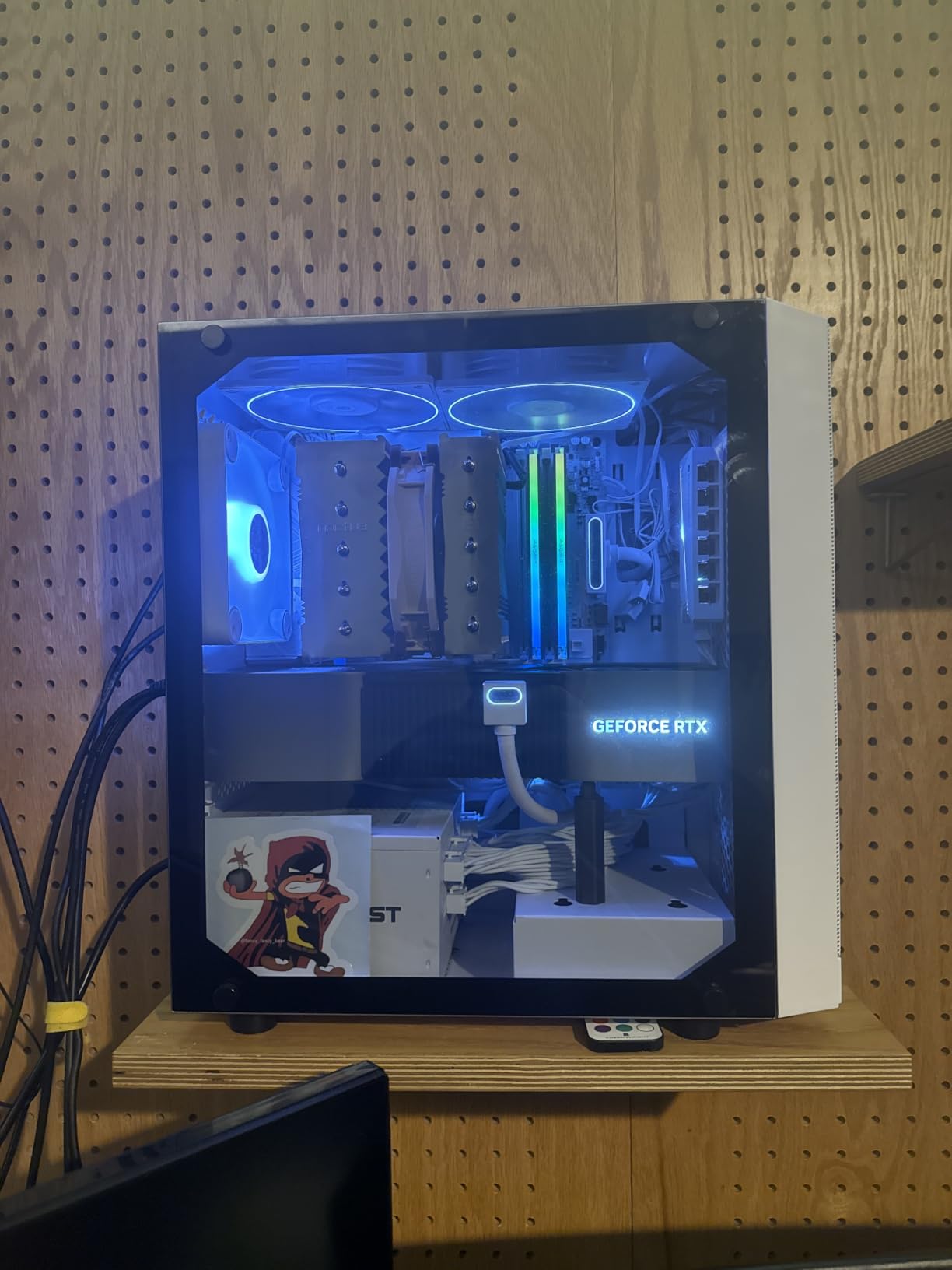 GIGABYTE B850M AORUS Elite WIFI6E ICE AMD AM5 mATX Motherboard, Support AMD Ryzen 9000/8000/7000 Series, DDR5, 12+2+2 Power Phase, 2X M.2, PCIe 5.0, USB-C, WIFI6E, 2.5GbE, EZ-Latch, 5-Year Warranty customer photo 2