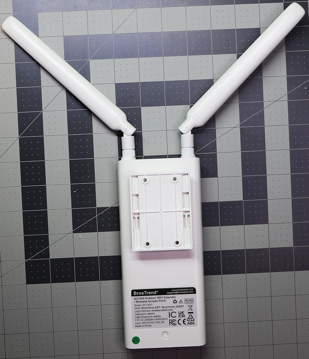 BrosTrend AC1200 Outdoor WiFi Access Point Gigabit Long Range, PoE Powered customer photo 2