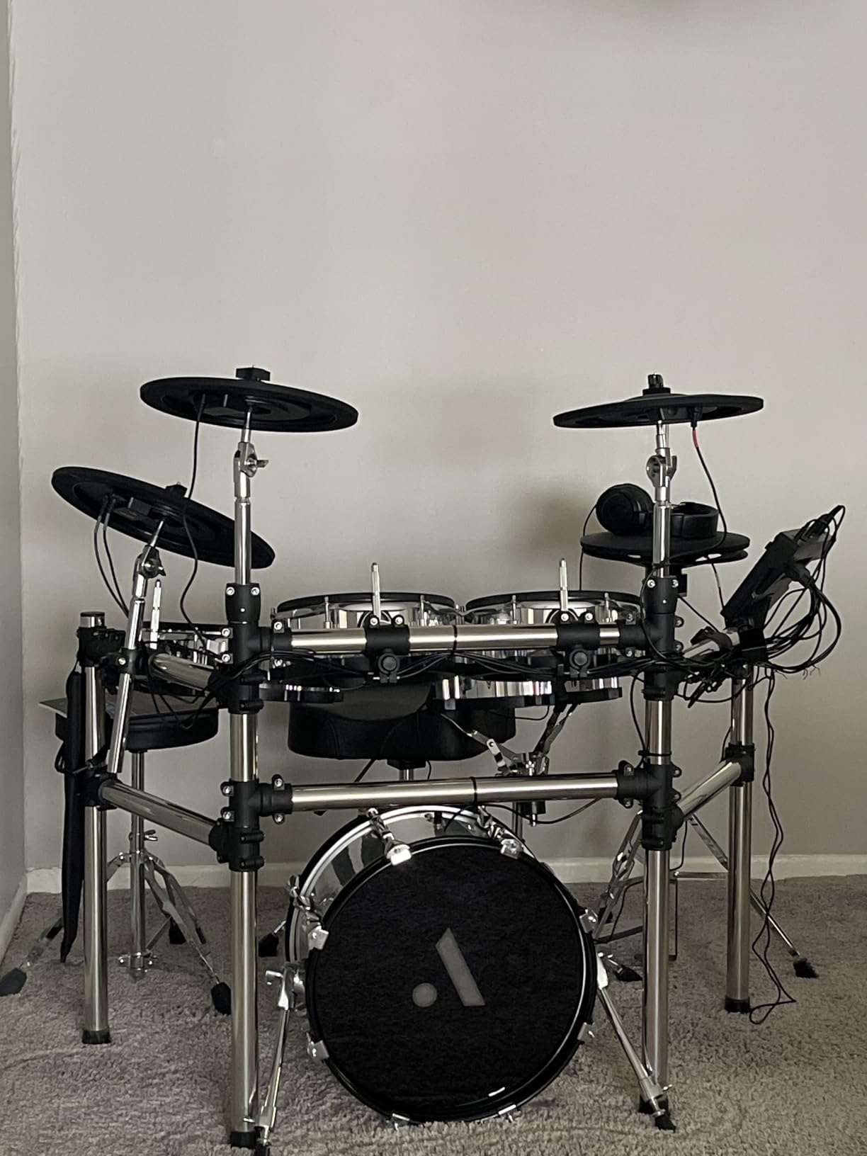 AKLOT Acoustic-Style Electric Drum Set: Independent 16’’ Wooden Bass Drum and 12’’ Snare, Triple-Zone Ride Cymbal, Standalone Hi-Hat, Full Mesh Pads, 460 Sounds, USB MIDI, Throne, Sticks, Black customer photo 1